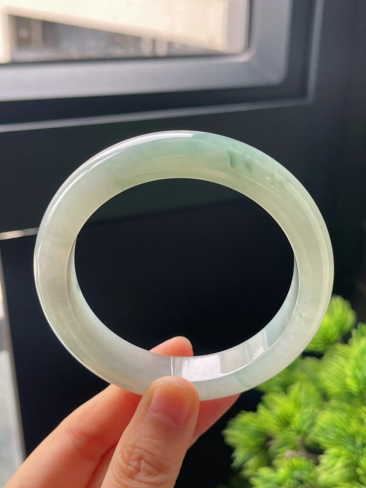 正圈58.7圈口，翡翠冰糯种飘绿手镯