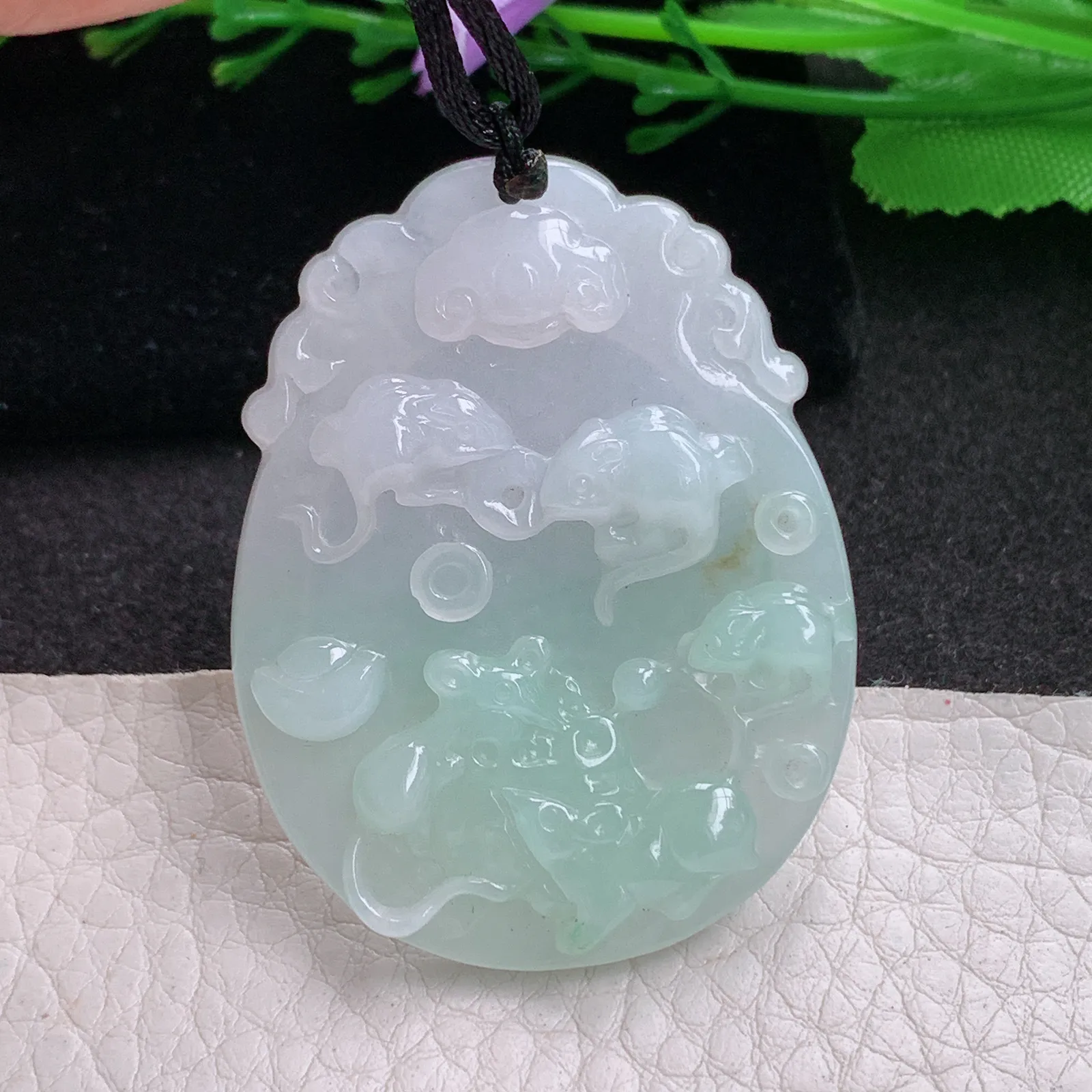 f8自然光48.5*37*5.8天然缅甸翡翠A货飘绿五鼠送财 生肖鼠玉吊坠