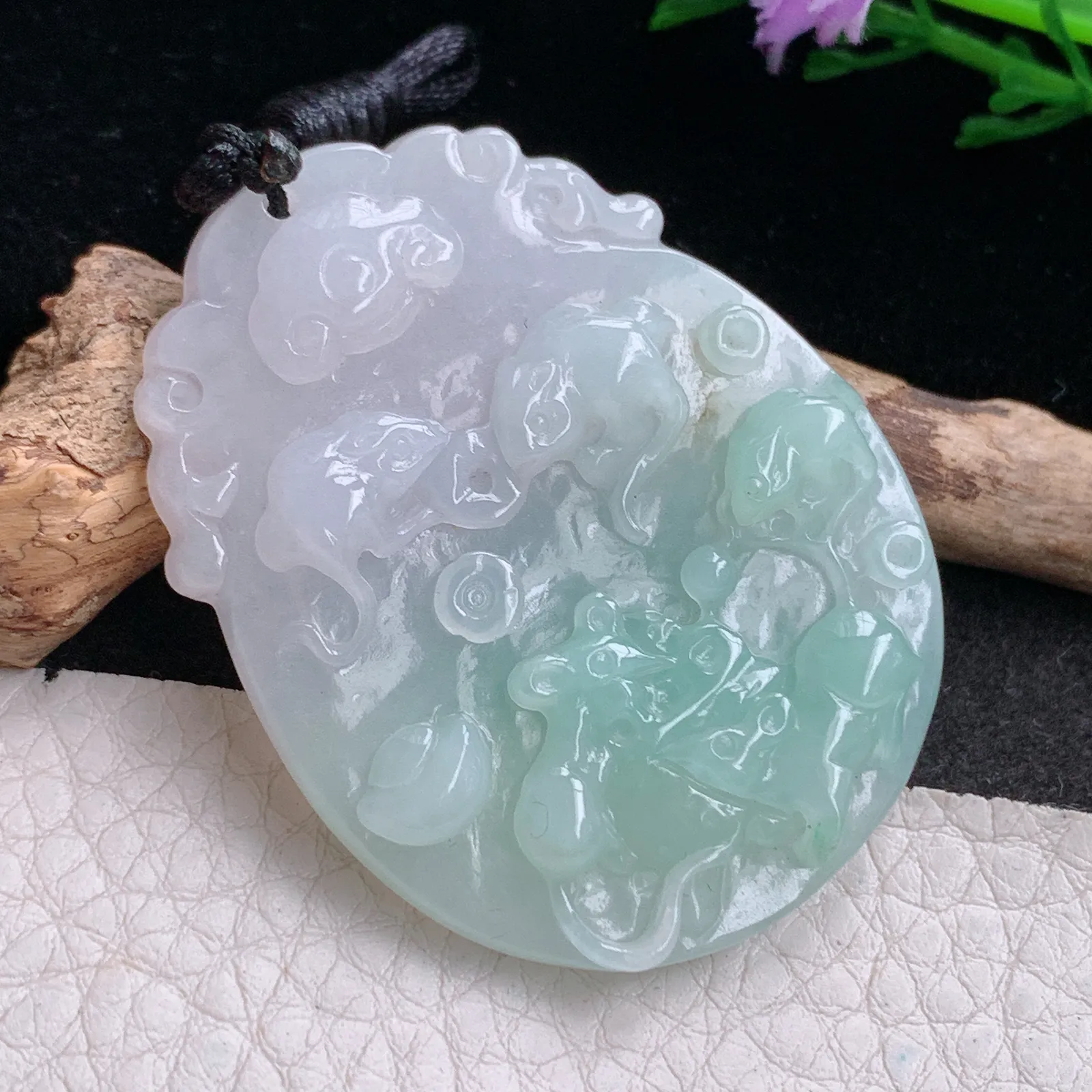 f8自然光48.5*37*5.8天然缅甸翡翠A货飘绿五鼠送财 生肖鼠玉吊坠