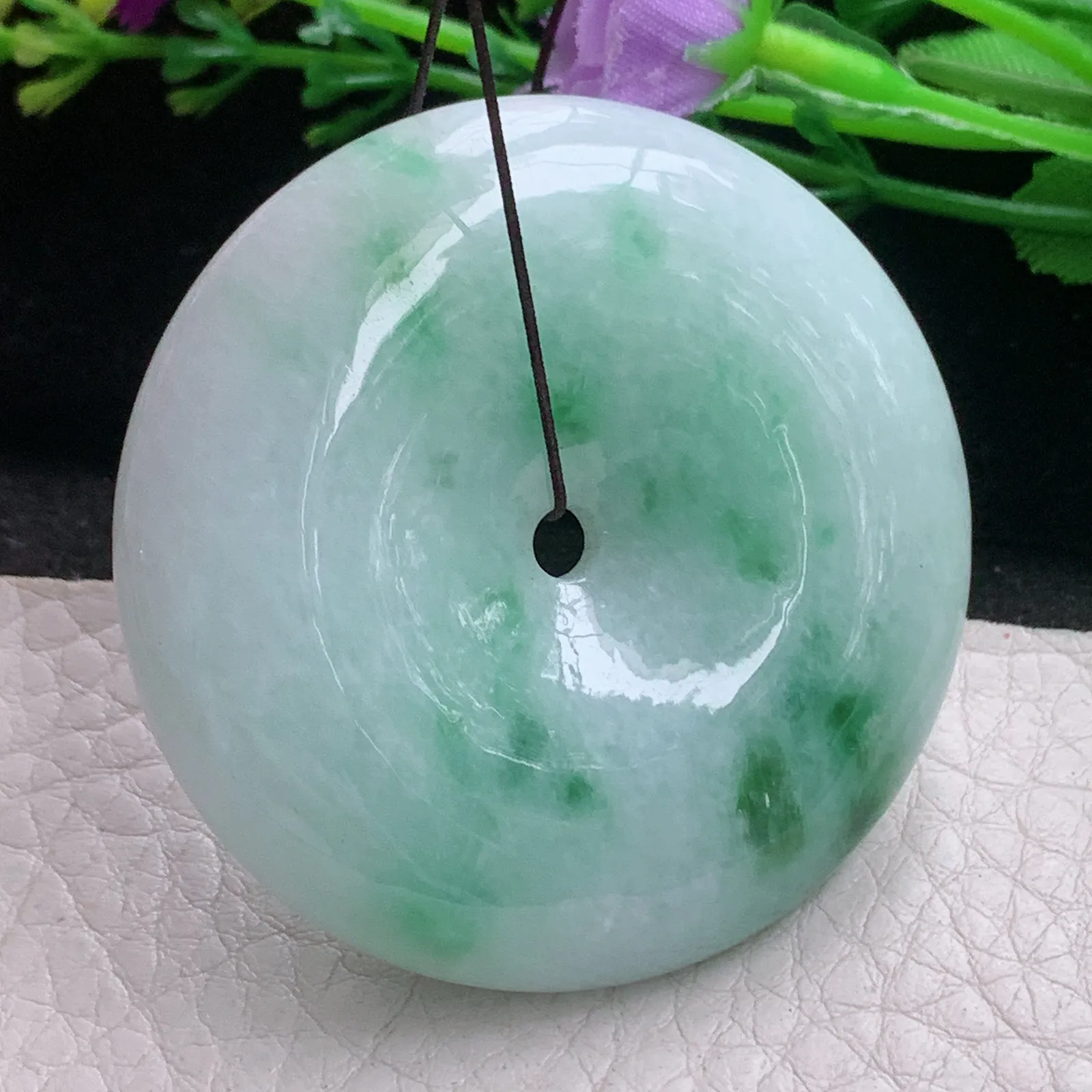 zen自然光49*11.3天然缅甸翡翠A货飘绿花大平安扣 玉扣玉吊坠