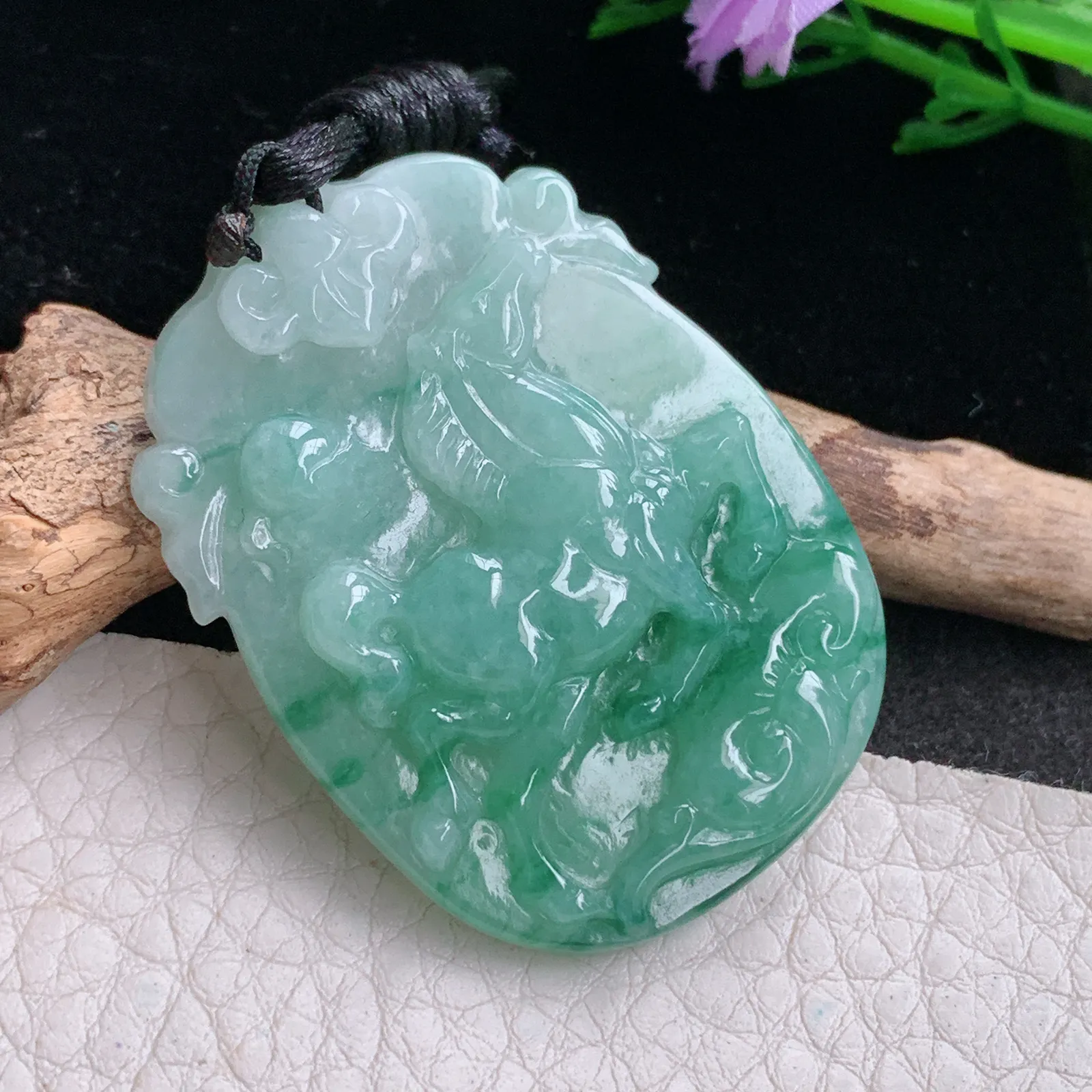 f8自然光45*32.5*6天然缅甸翡翠A货飘花飞马 生肖马 马到功成玉吊坠