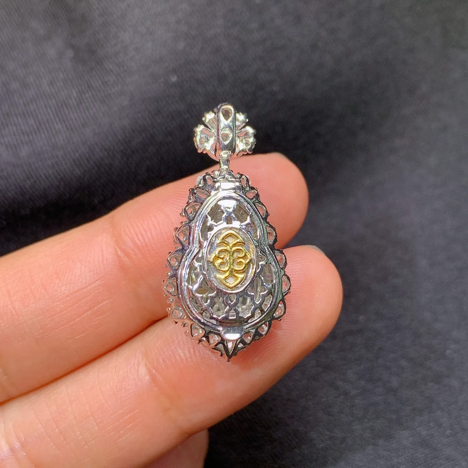 冰阳绿葫芦吊坠，18k金钻镶嵌，高贵色阳，玉质细腻，种水足，Sk整体尺寸28.2*13.6*10.5