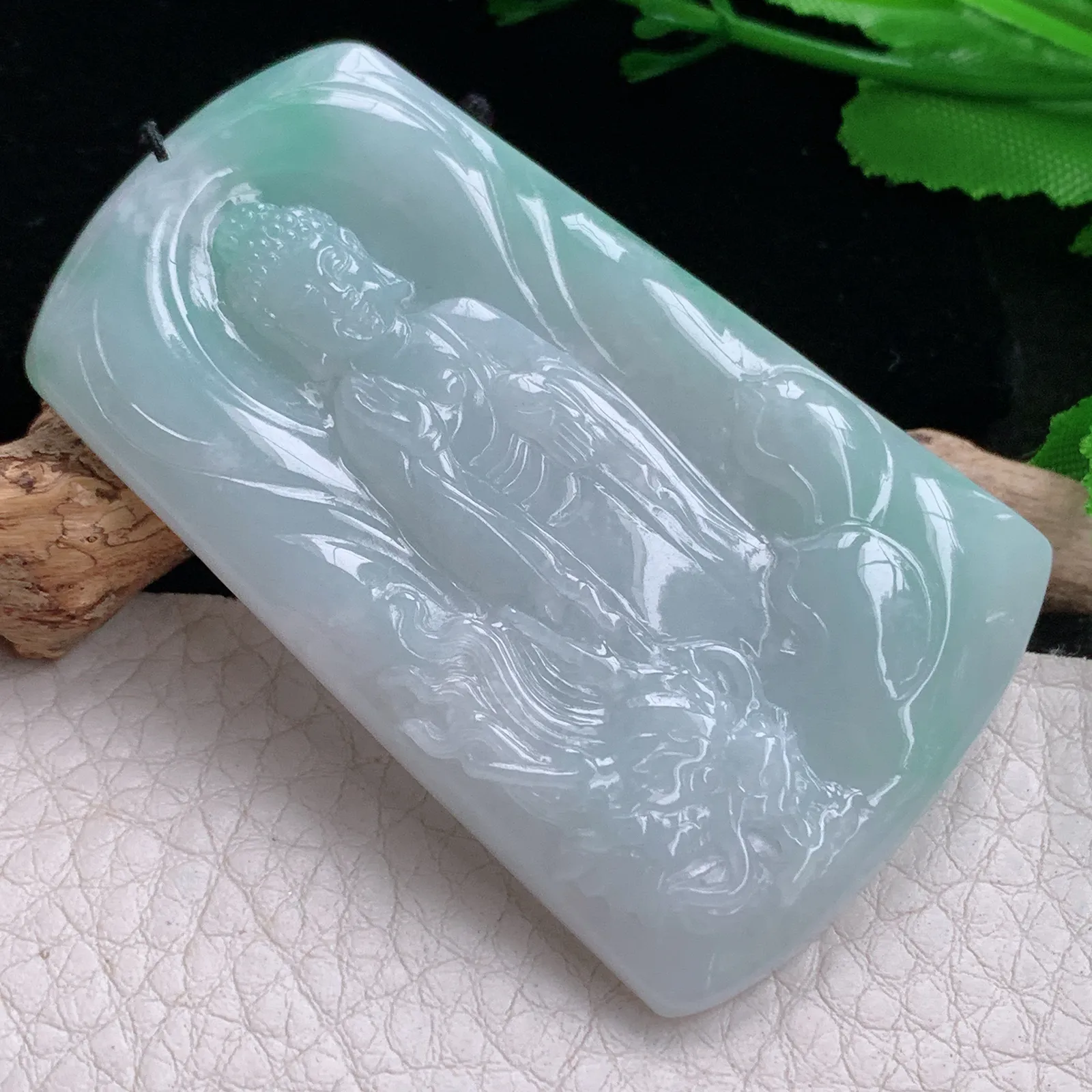 f8自然光62.2*38*6.2天然缅甸翡翠A货清新阿弥陀佛 御龙佛祖玉吊坠