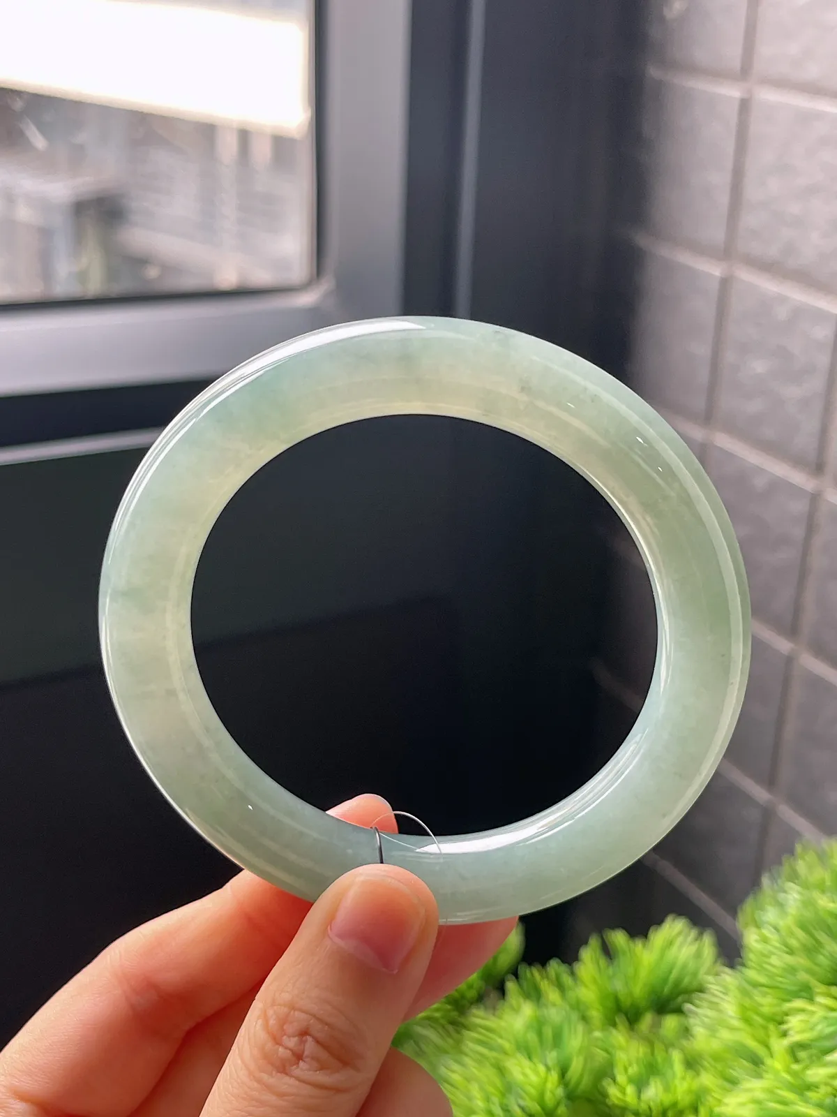 圆镯58圈口，翡翠冰糯种灰绿色手镯