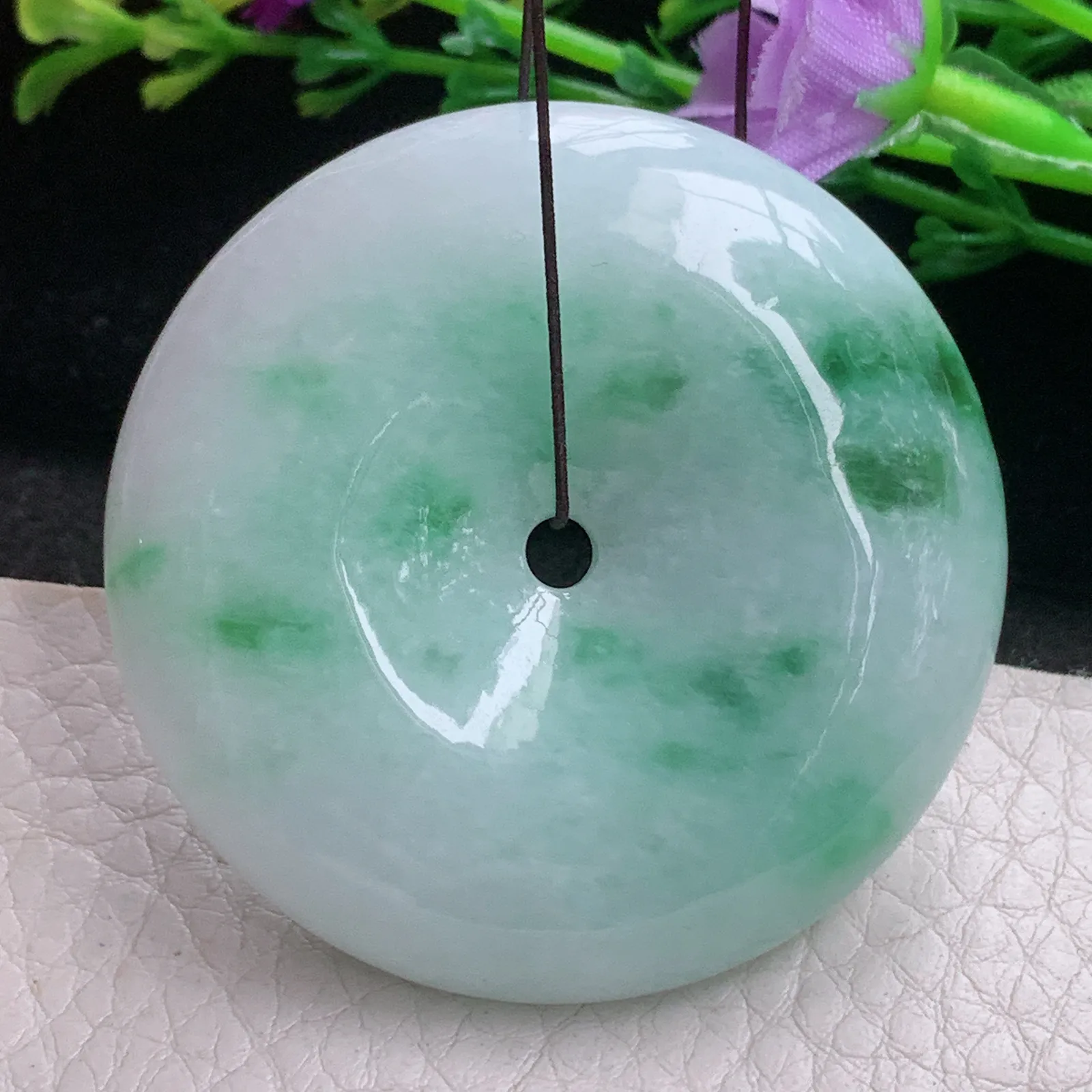 zen自然光49*11.3天然缅甸翡翠A货飘绿花大平安扣 玉扣玉吊坠