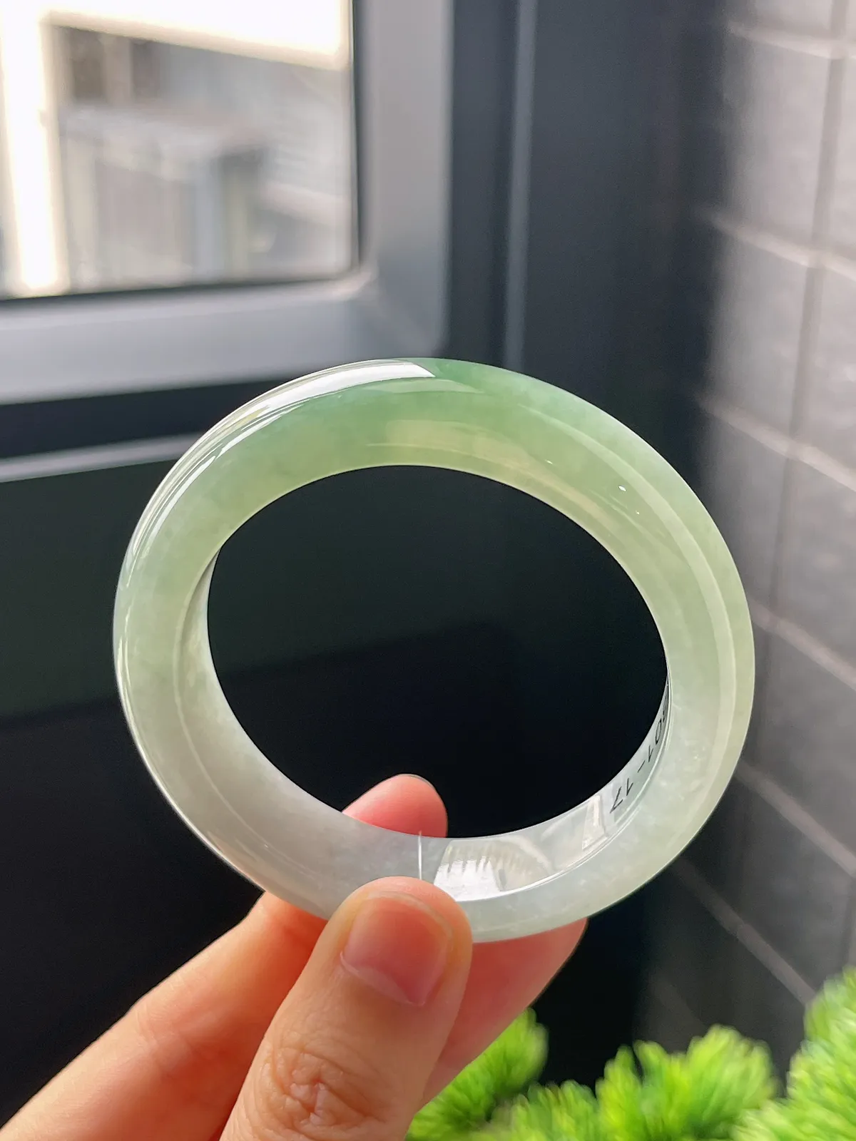 小圈口 正圈49.8圈口，翡翠冰糯种飘绿手镯