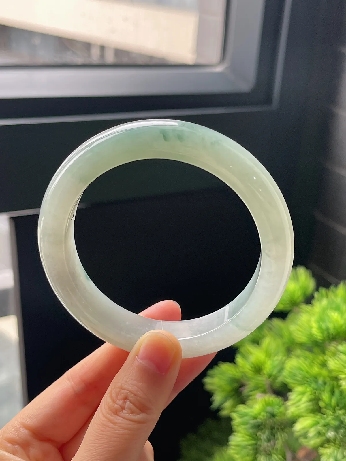 正圈58.7圈口，翡翠冰糯种飘绿手镯