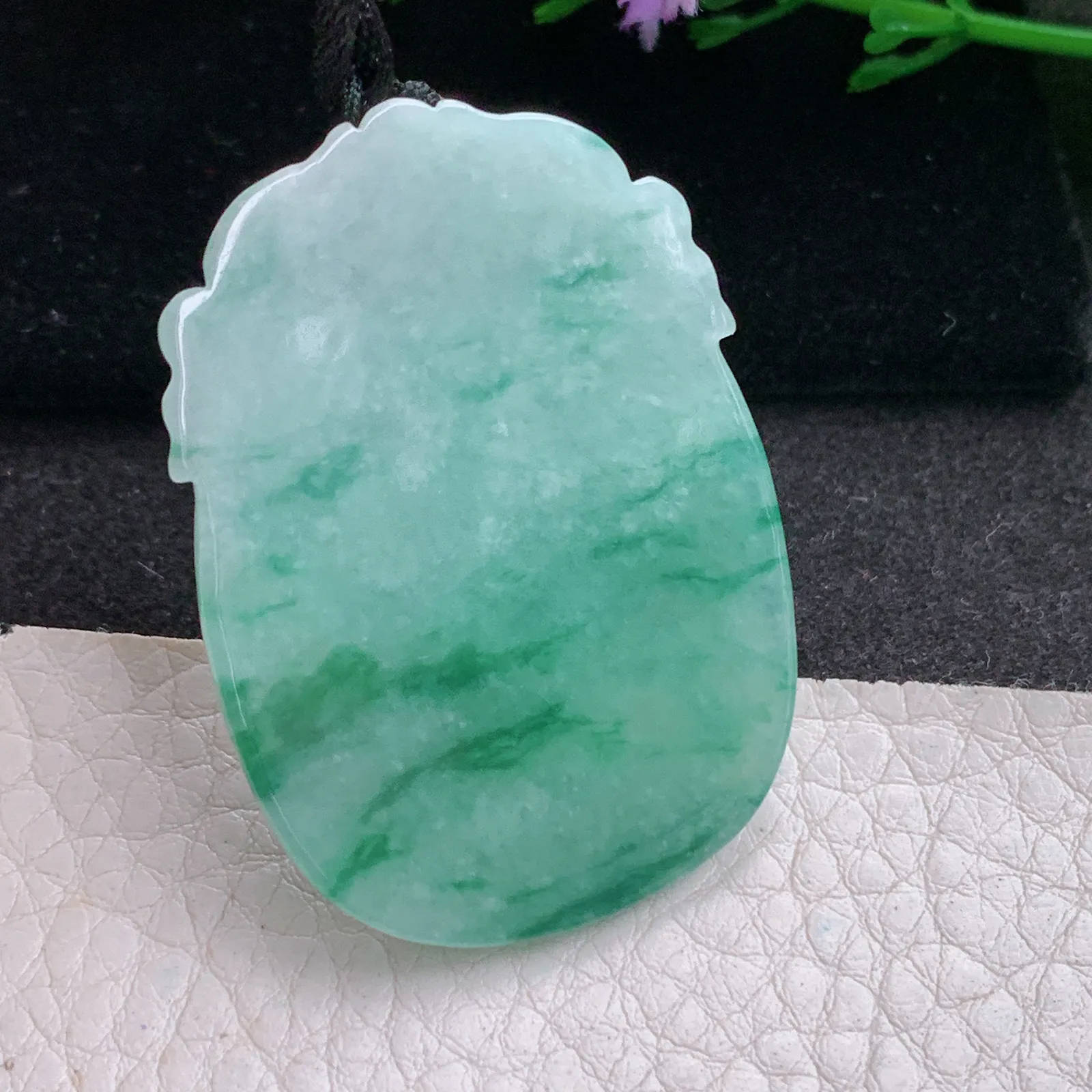 f8自然光45*32.5*6天然缅甸翡翠A货飘花飞马 生肖马 马到功成玉吊坠