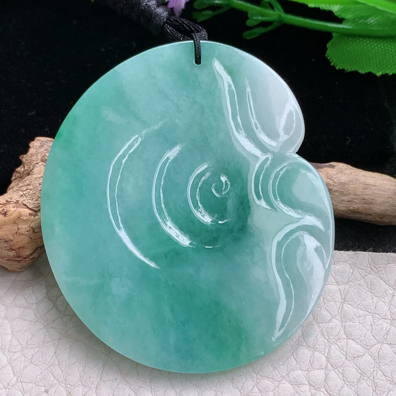 f8自然光65.6*48.3*5.5天然缅甸翡翠A货满绿普贤菩萨 玉观音玉吊坠