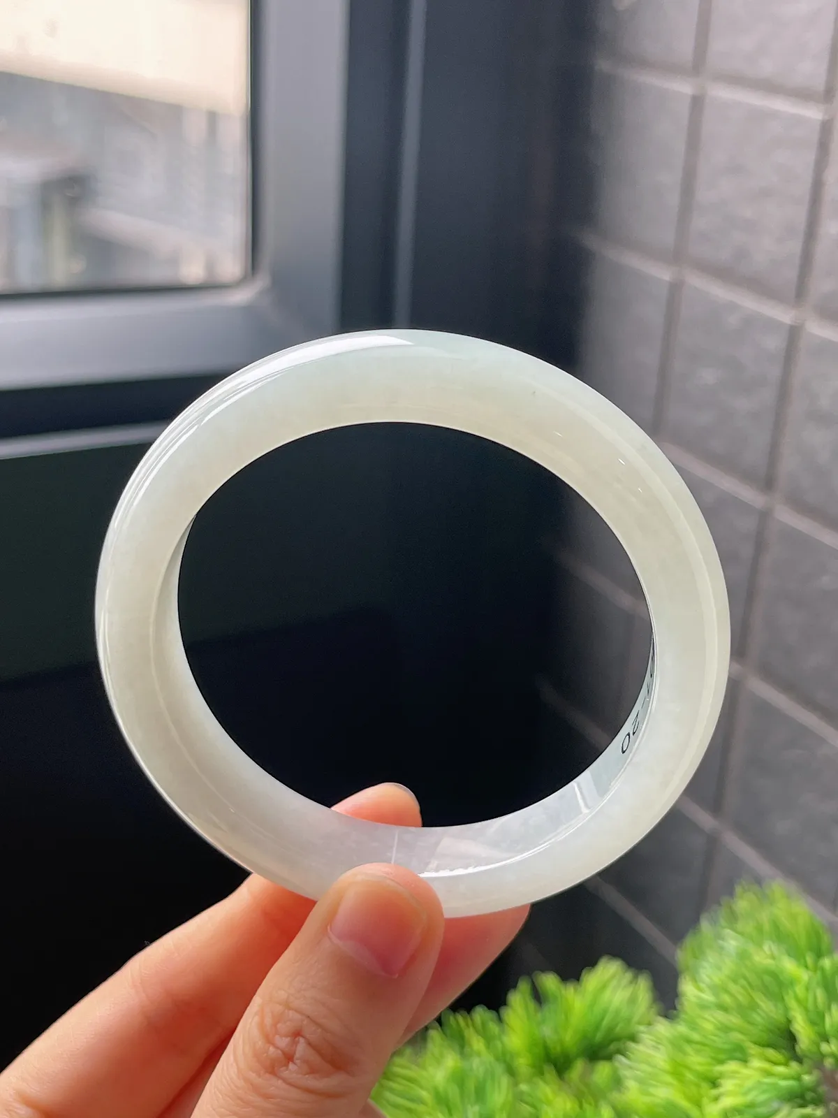 正圈57.6圈口，翡翠冰糯种白色手镯