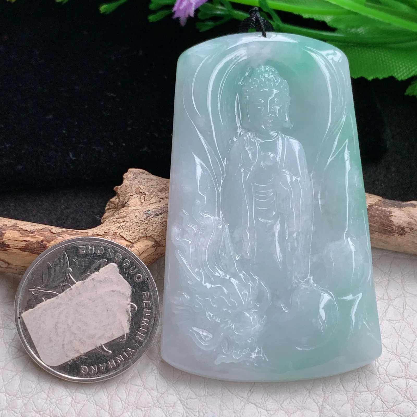 f8自然光62.2*38*6.2天然缅甸翡翠A货清新阿弥陀佛 御龙佛祖玉吊坠