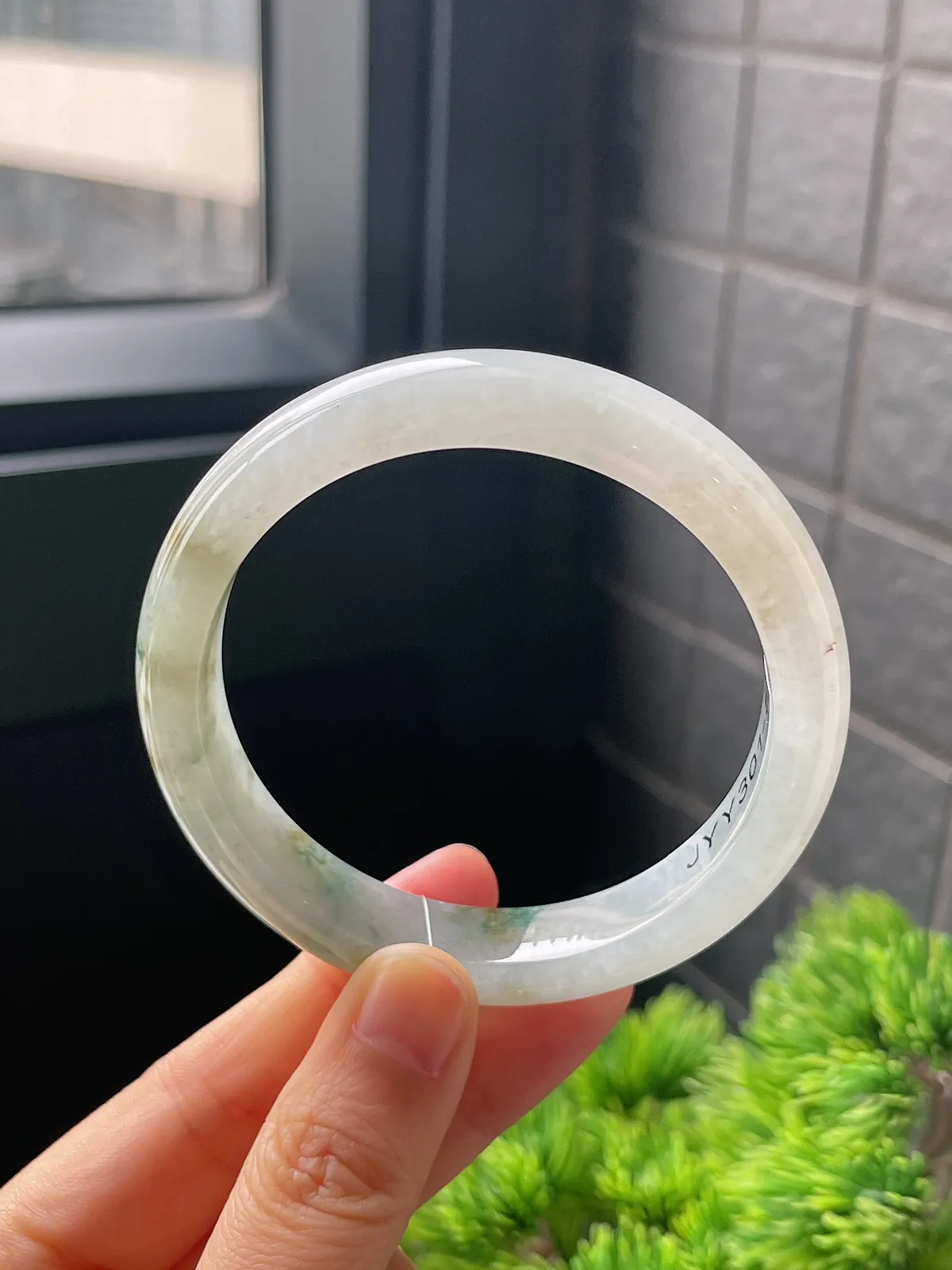 正圈56.8圈口，翡翠冰糯种绿色手镯