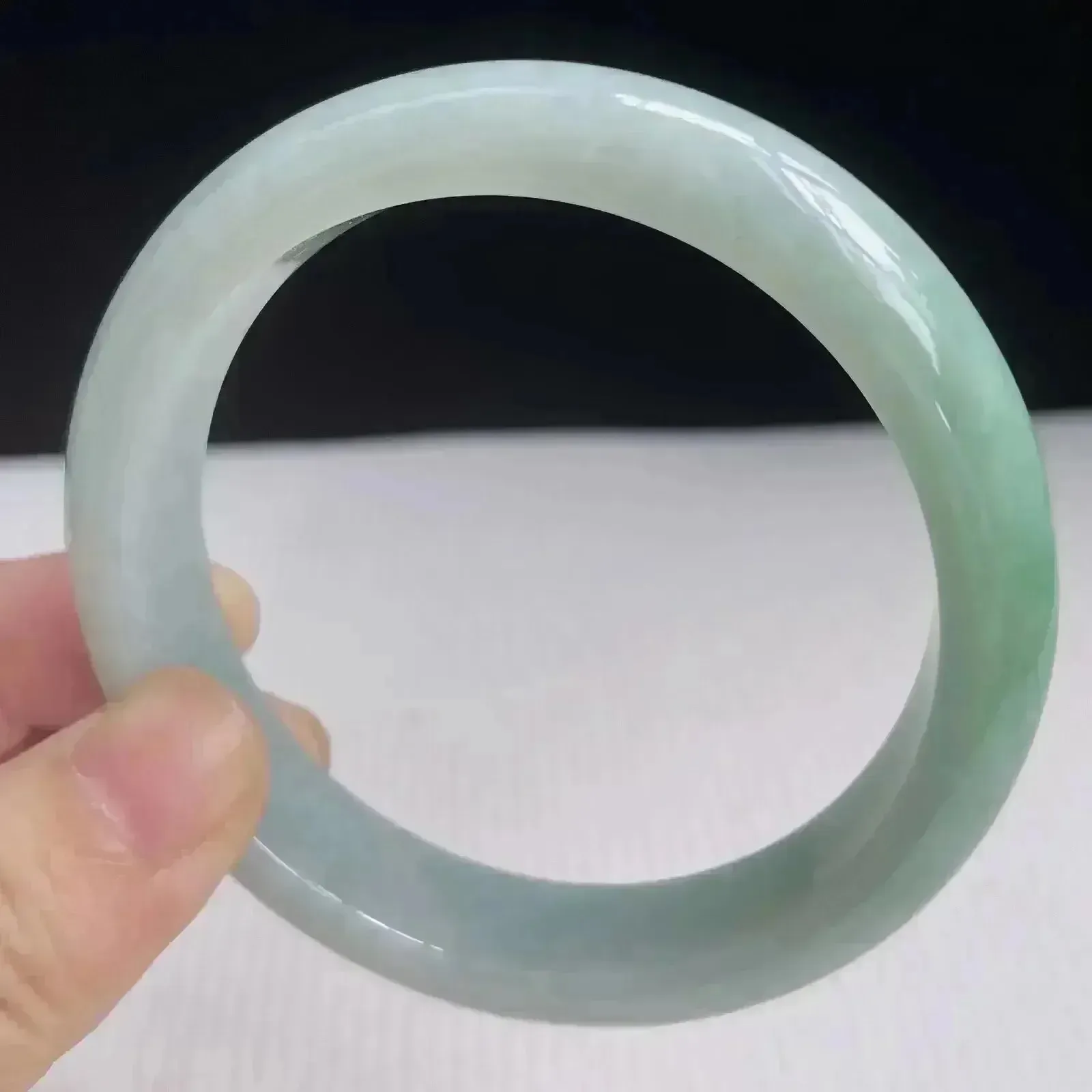 55圈有种有色天然翡翠玉手镯好种水浅绿水润手镯49.66g