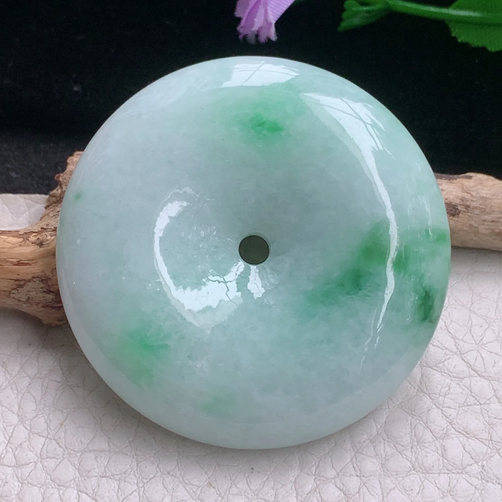 zen自然光49*11.3天然缅甸翡翠A货飘绿花大平安扣 玉扣玉吊坠