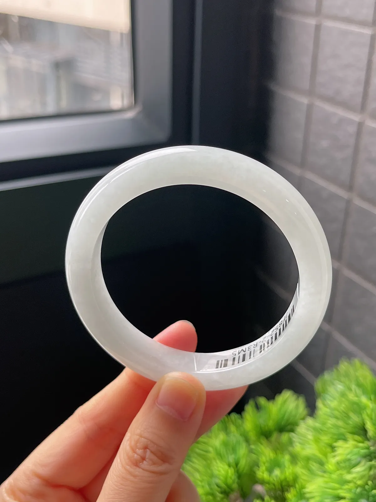 正圈54.8圈口，翡翠冰糯种白色手镯