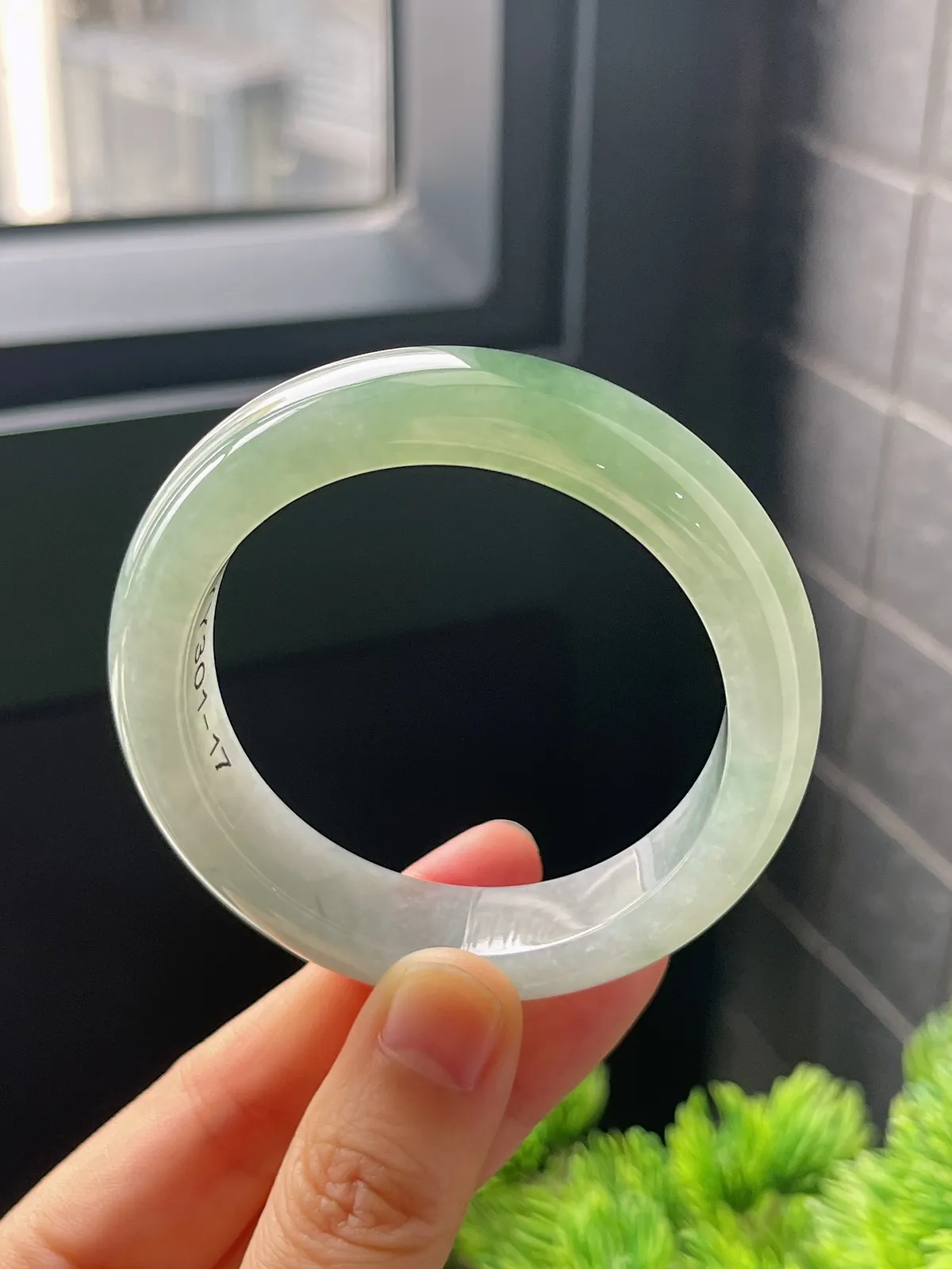 小圈口 正圈49.8圈口，翡翠冰糯种飘绿手镯