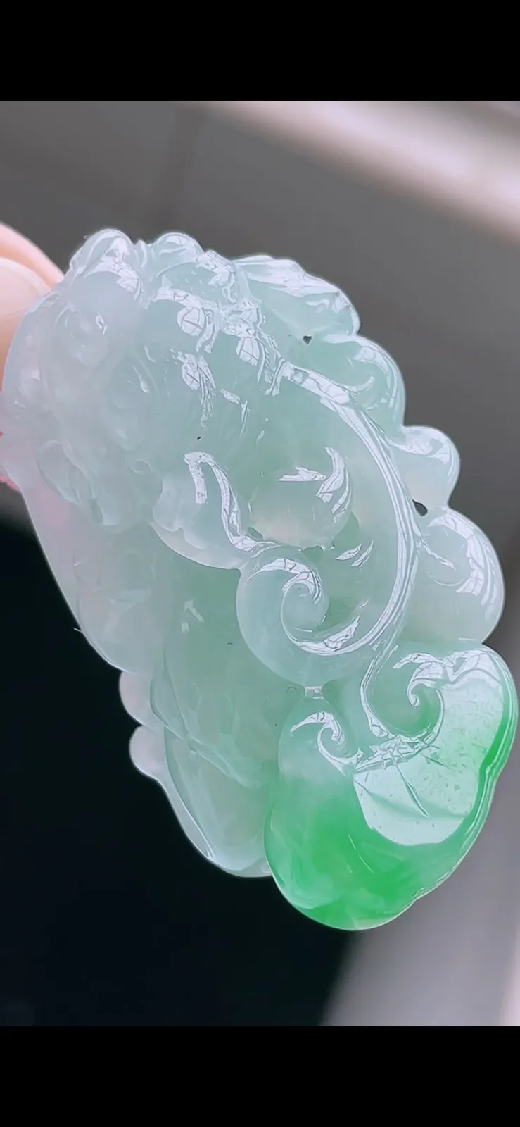 冰飘绿霸王貔貅
水润完美，尺寸52.0/27.0/20.2，