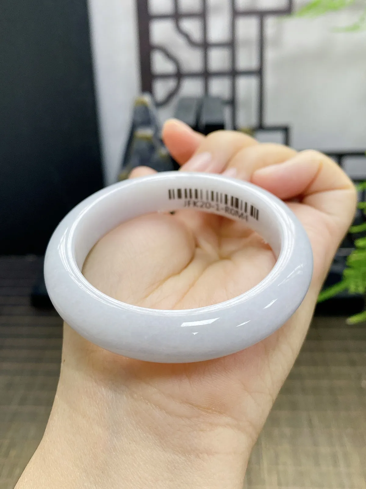 【超低价放大漏】50-52圈白月光手镯玉质细腻种水，无纹无裂。尺寸52-8-12mm