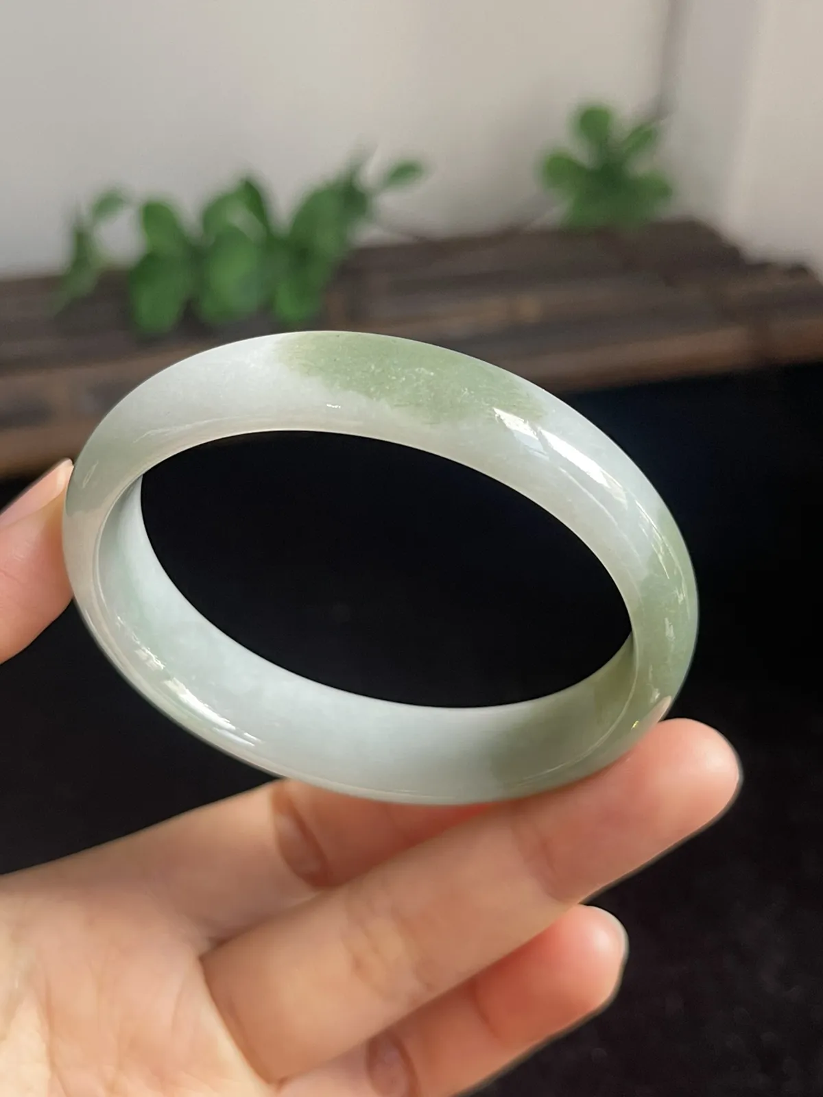 贵妃镯54.6圈口，翡翠手镯