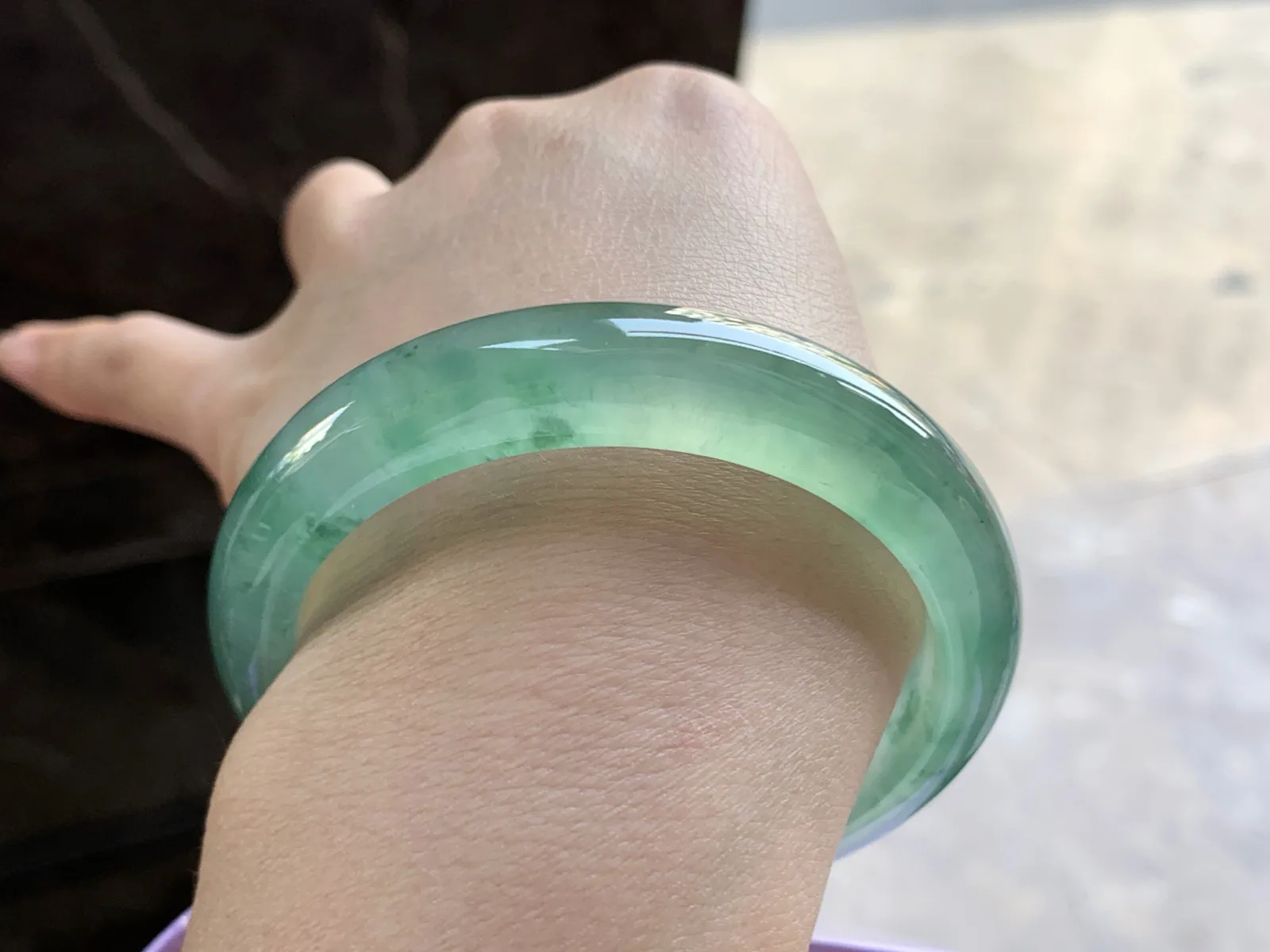 55-12.5-8.6

冰绿手镯^_^透亮 鲜艳鲜艳 实物浓郁