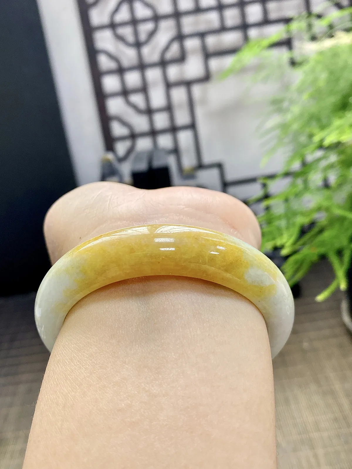 【源头工厂放大漏】54-56圈半山水黄翡手镯，天然黄翡颜色鲜艳，有种水。尺寸：56-8-12mm