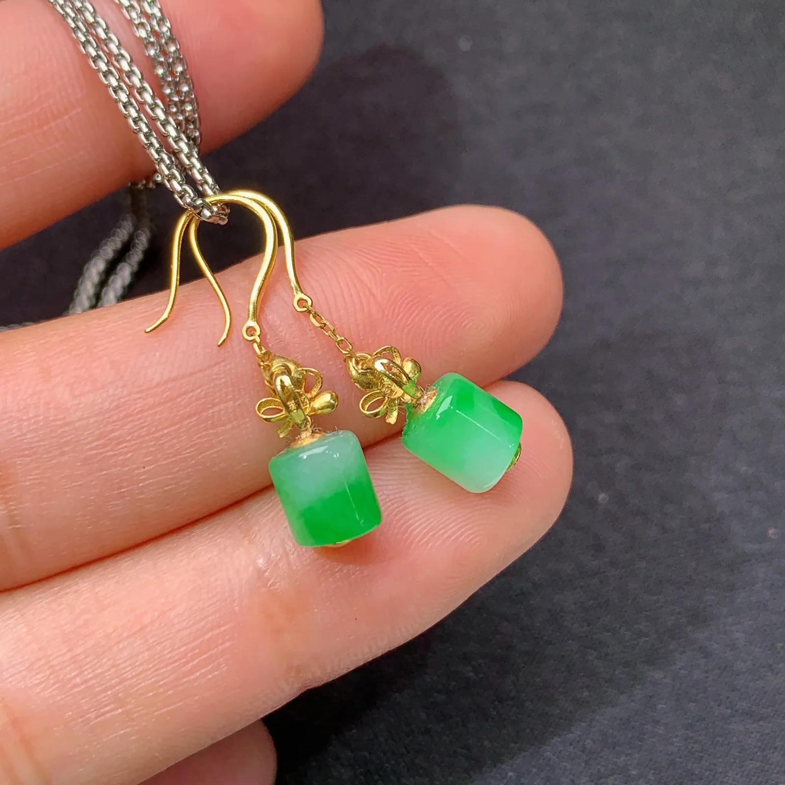 冰阳绿路路通耳坠，18k金镶嵌，简约时尚，冰润色阳，种水足，J34 尺寸4.8*5.5