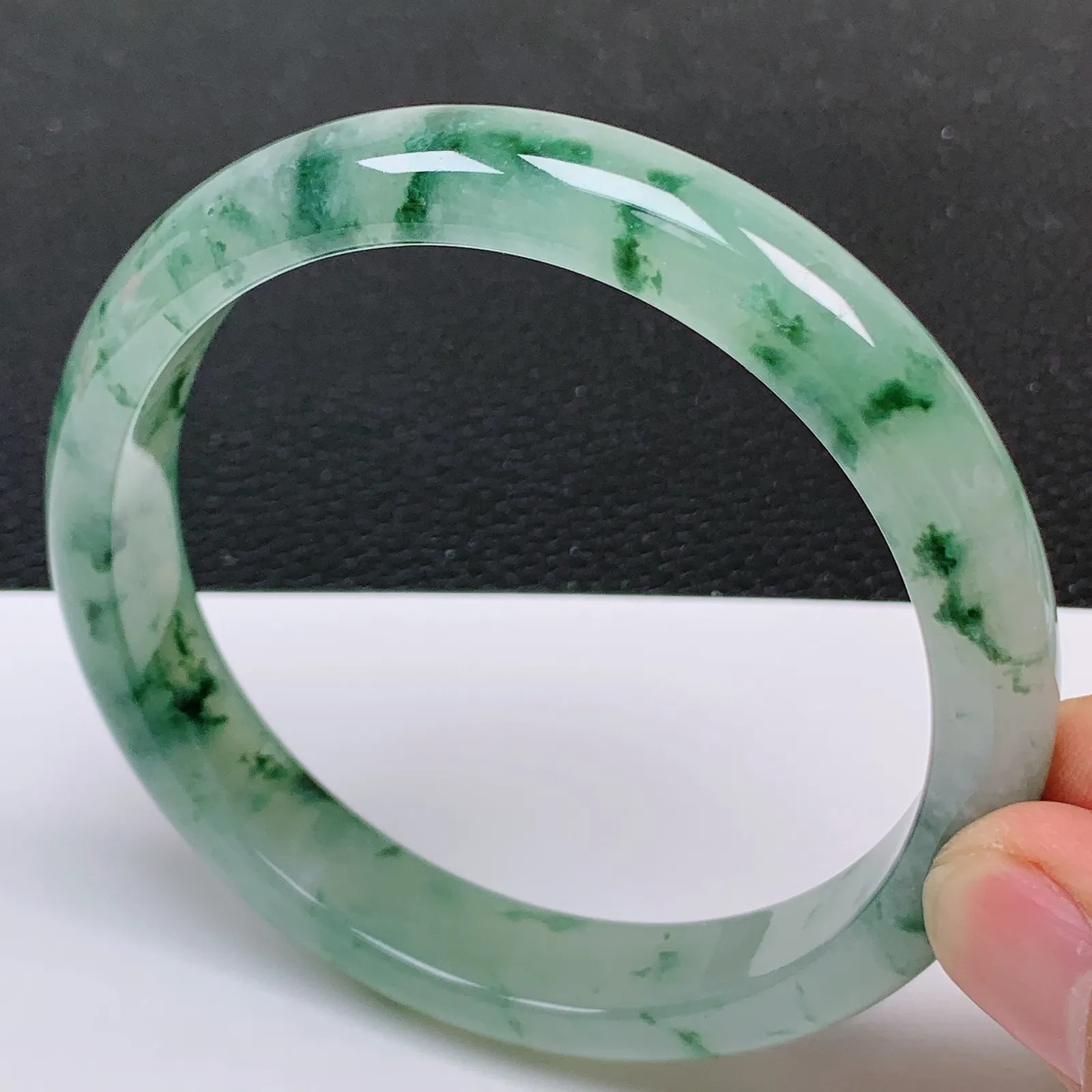 62～63大圈口 天然翡翠老坑冰润飘花正圈手镯 尺寸62.2.*12.2*7.8