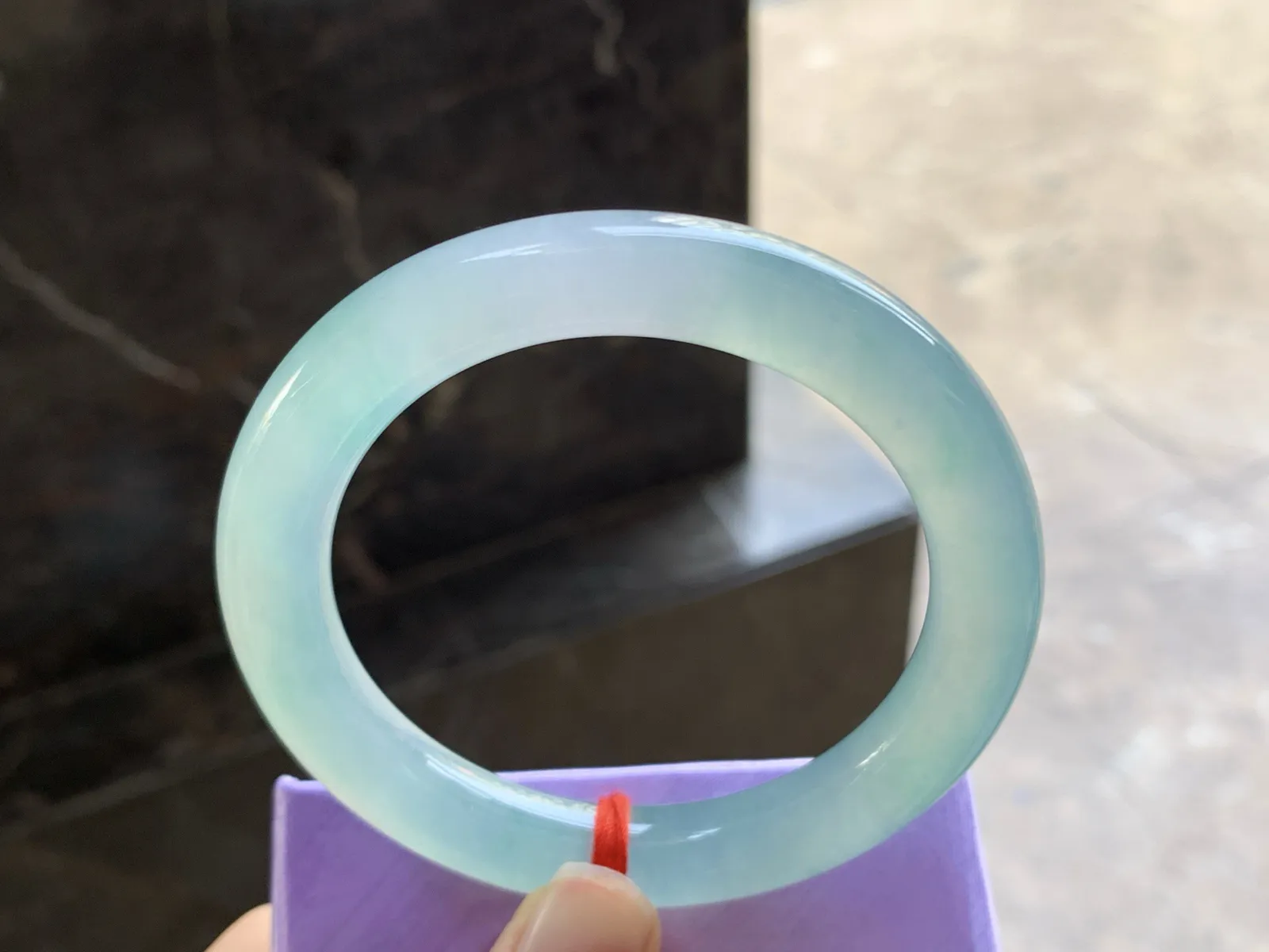 56-10.5

冰晴圆条手镯^_^透亮