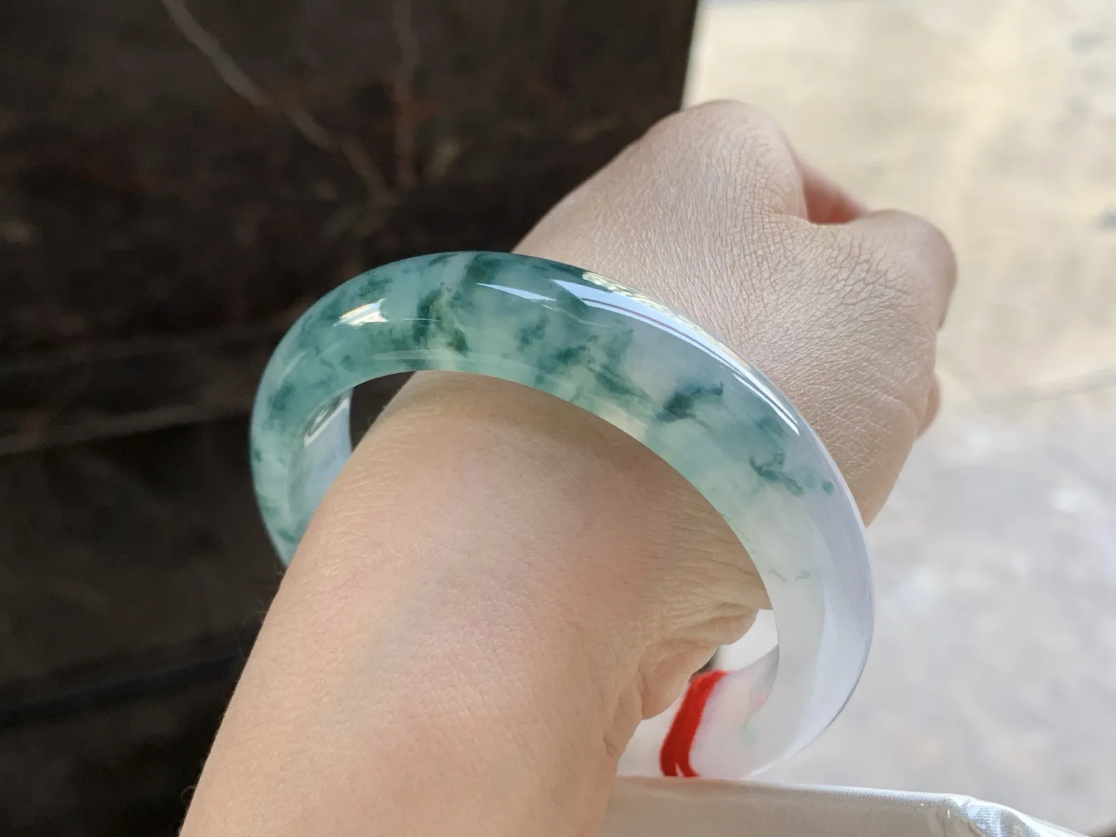 55.5-13.7-8.6

蓝花手镯^_^飘花好看 玉质温润