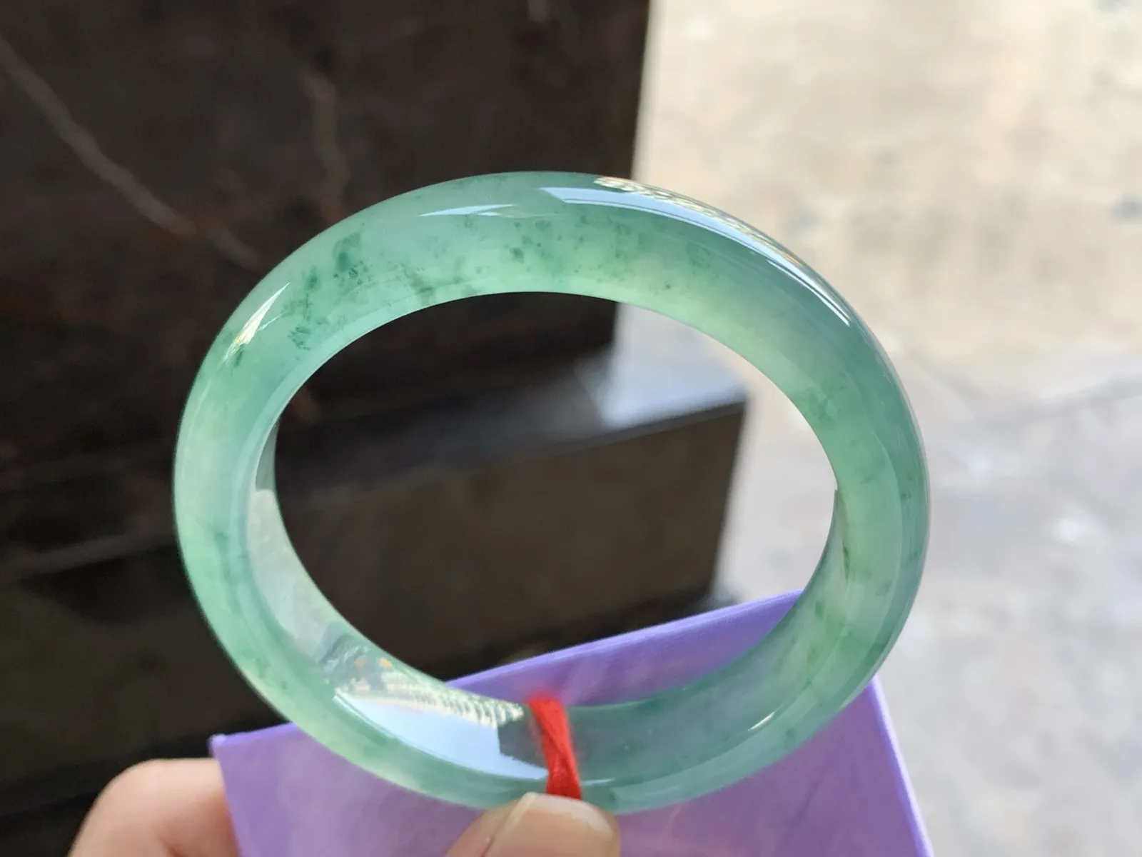 55-12.5-8.6

冰绿手镯^_^透亮 鲜艳鲜艳 实物浓郁