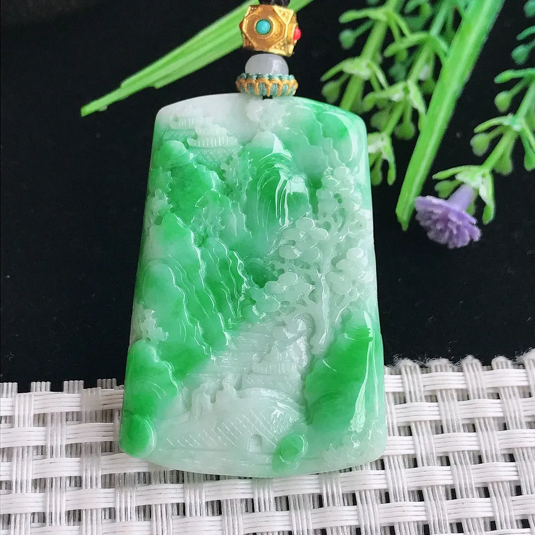 实拍A货翡翠46.5/32.2/5.5老坑精美飘阳绿山水牌吊坠翡翠挂件