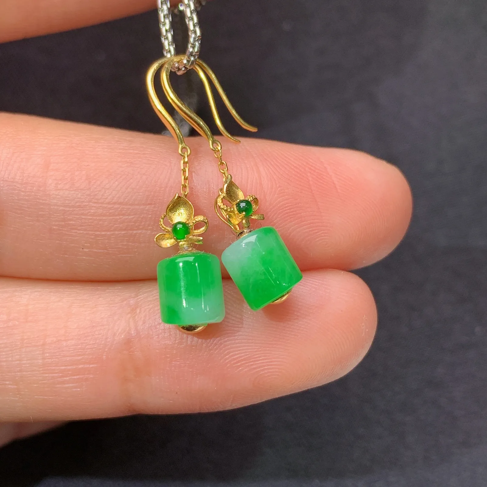 冰阳绿路路通耳坠，18k金镶嵌，简约时尚，冰润色阳，种水足，J34 尺寸4.8*5.5