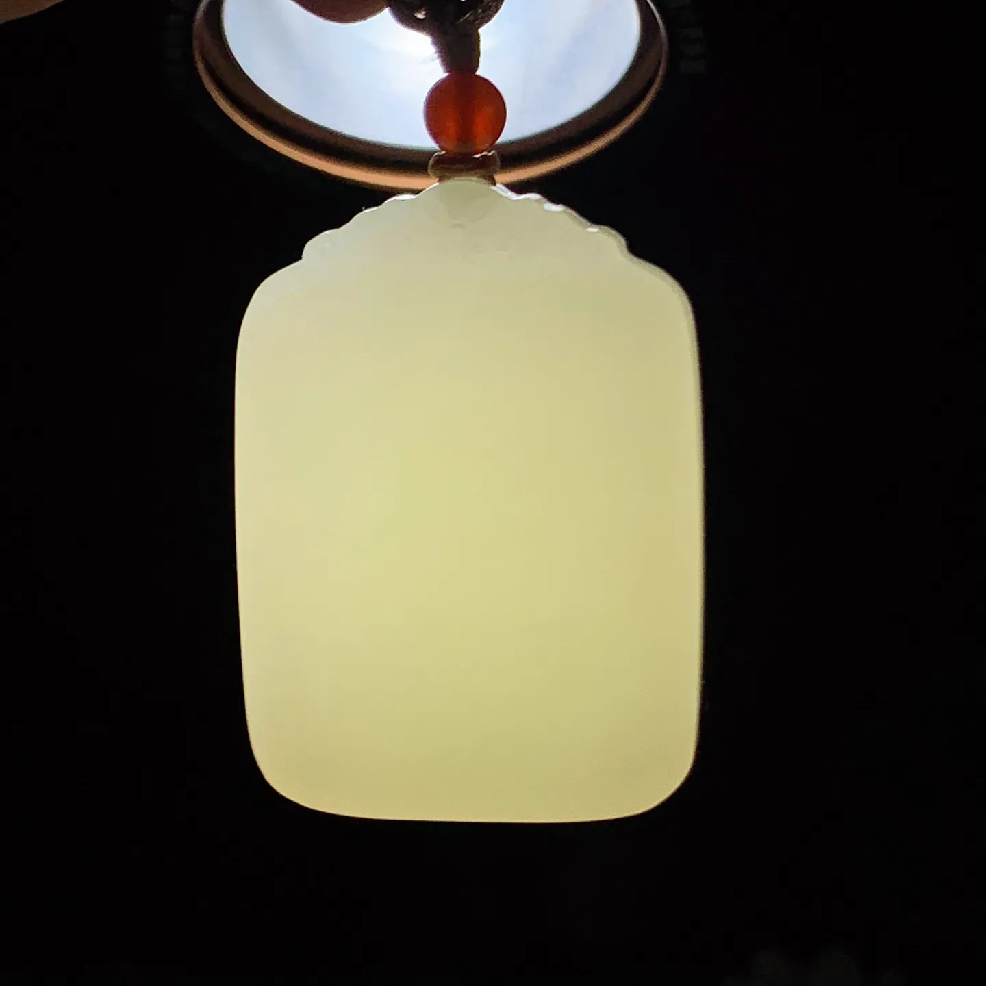 新疆和田玉若羌黄口料平安无事牌子挂件 尺寸50/36/12重62克，玉质细腻油润 脂粉好，品质好！lt260302