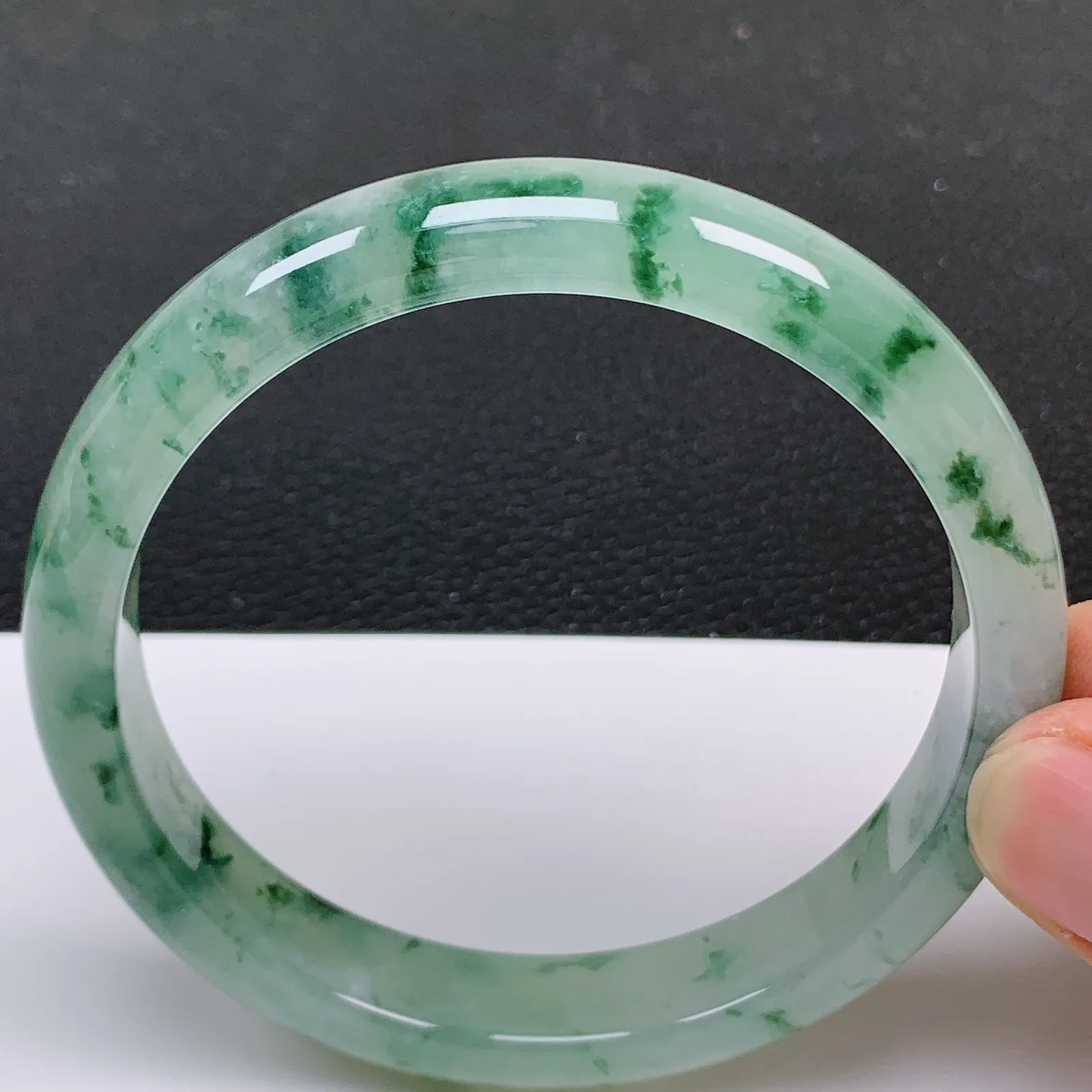 62～63大圈口 天然翡翠老坑冰润飘花正圈手镯 尺寸62.2.*12.2*7.8