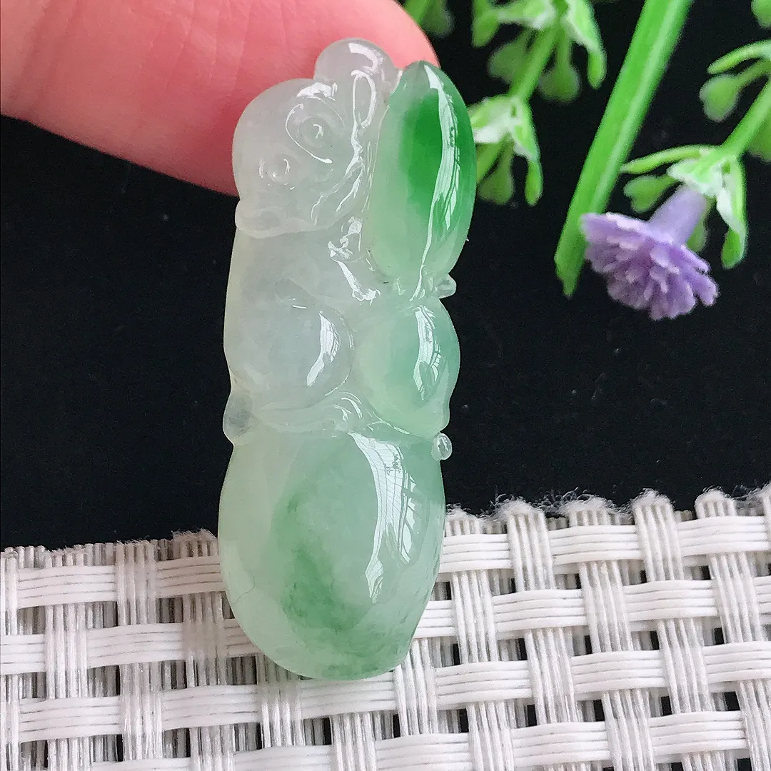 实拍A货翡翠38.7/14.2/7.3老坑冰胶果冻飘阳绿寿桃吊坠翡翠灵猴献寿