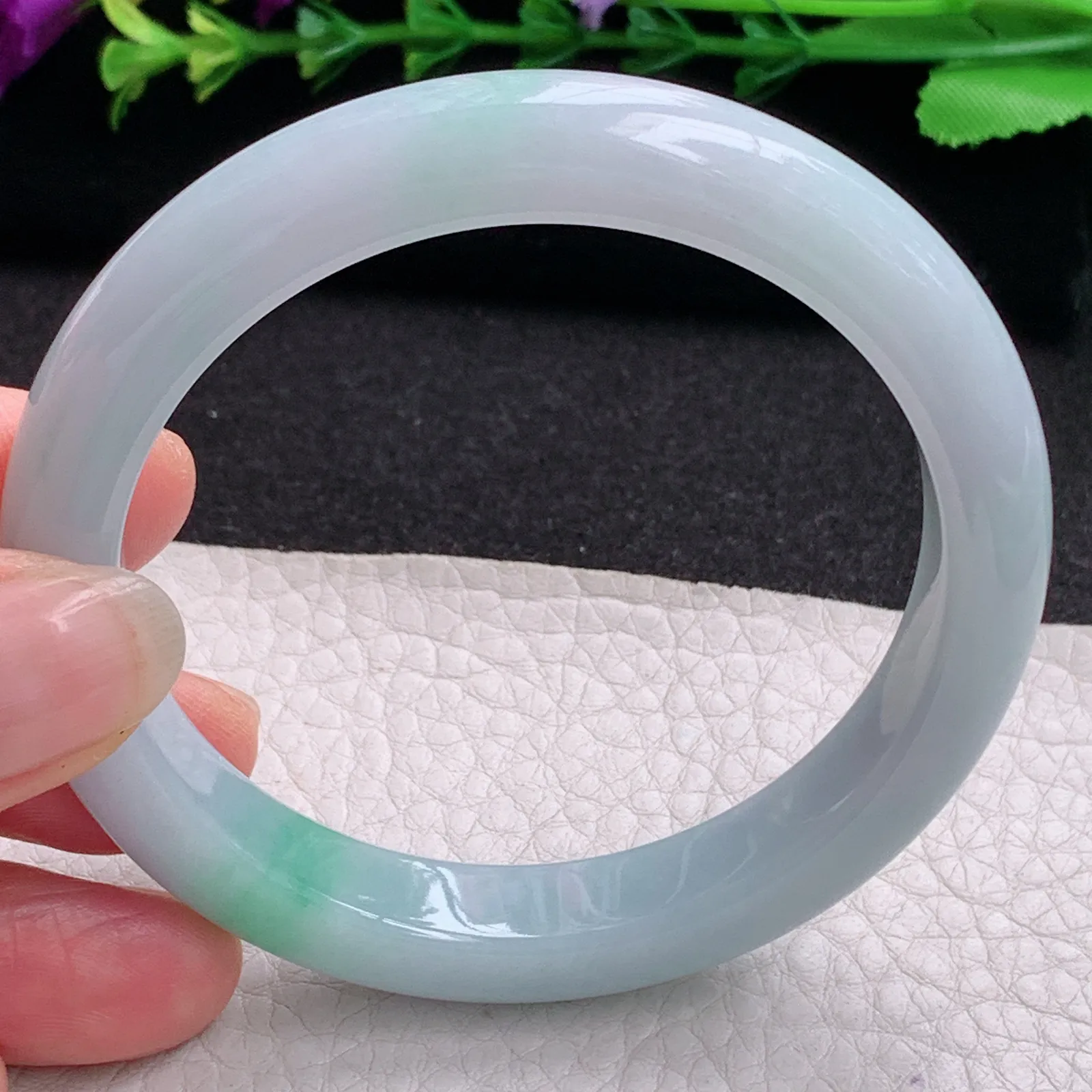 xx实拍56*9.6*8.3平安镯 天然缅甸翡翠A货飘绿年轻活跃宽边玉手环