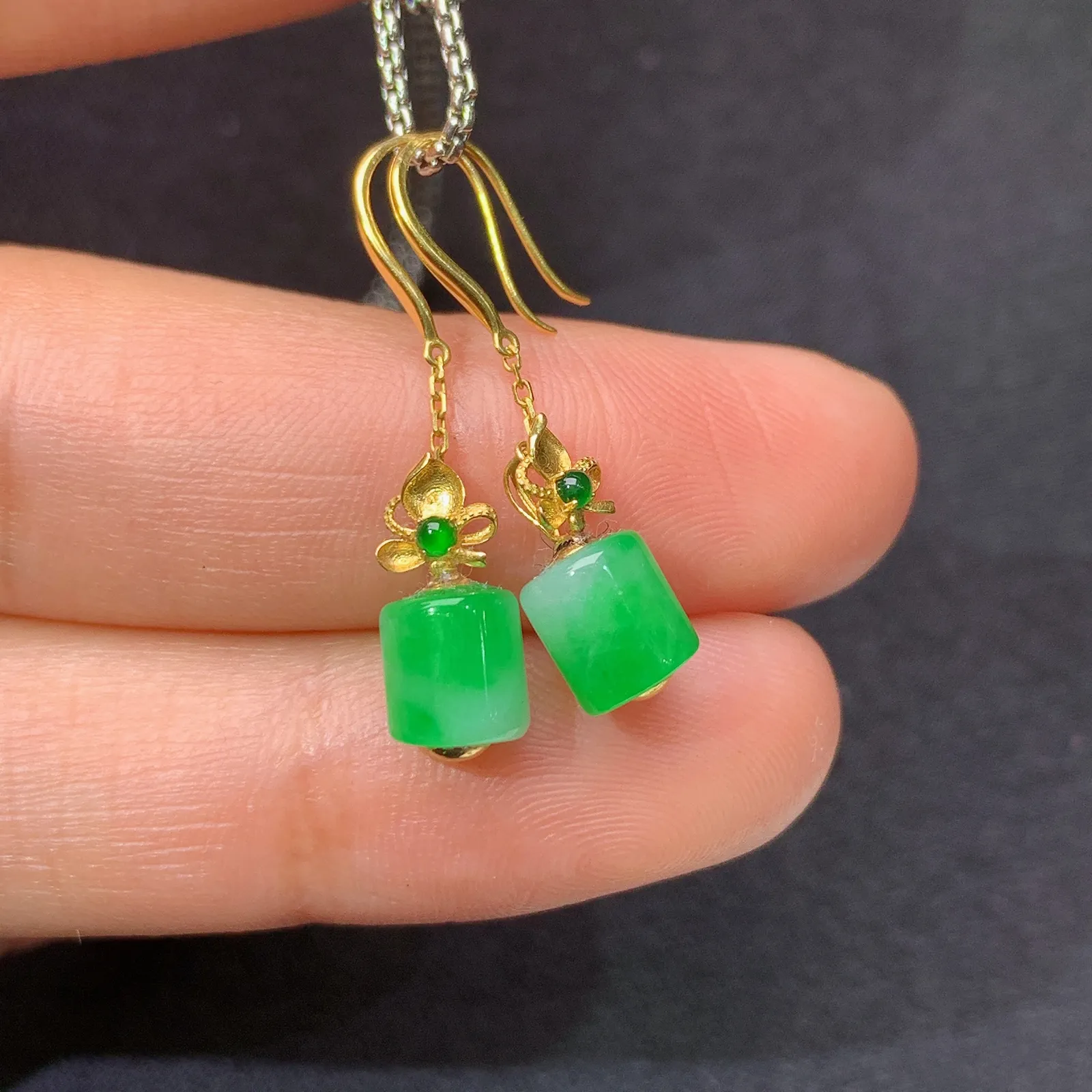 冰阳绿路路通耳坠，18k金镶嵌，简约时尚，冰润色阳，种水足，J34 尺寸4.8*5.5