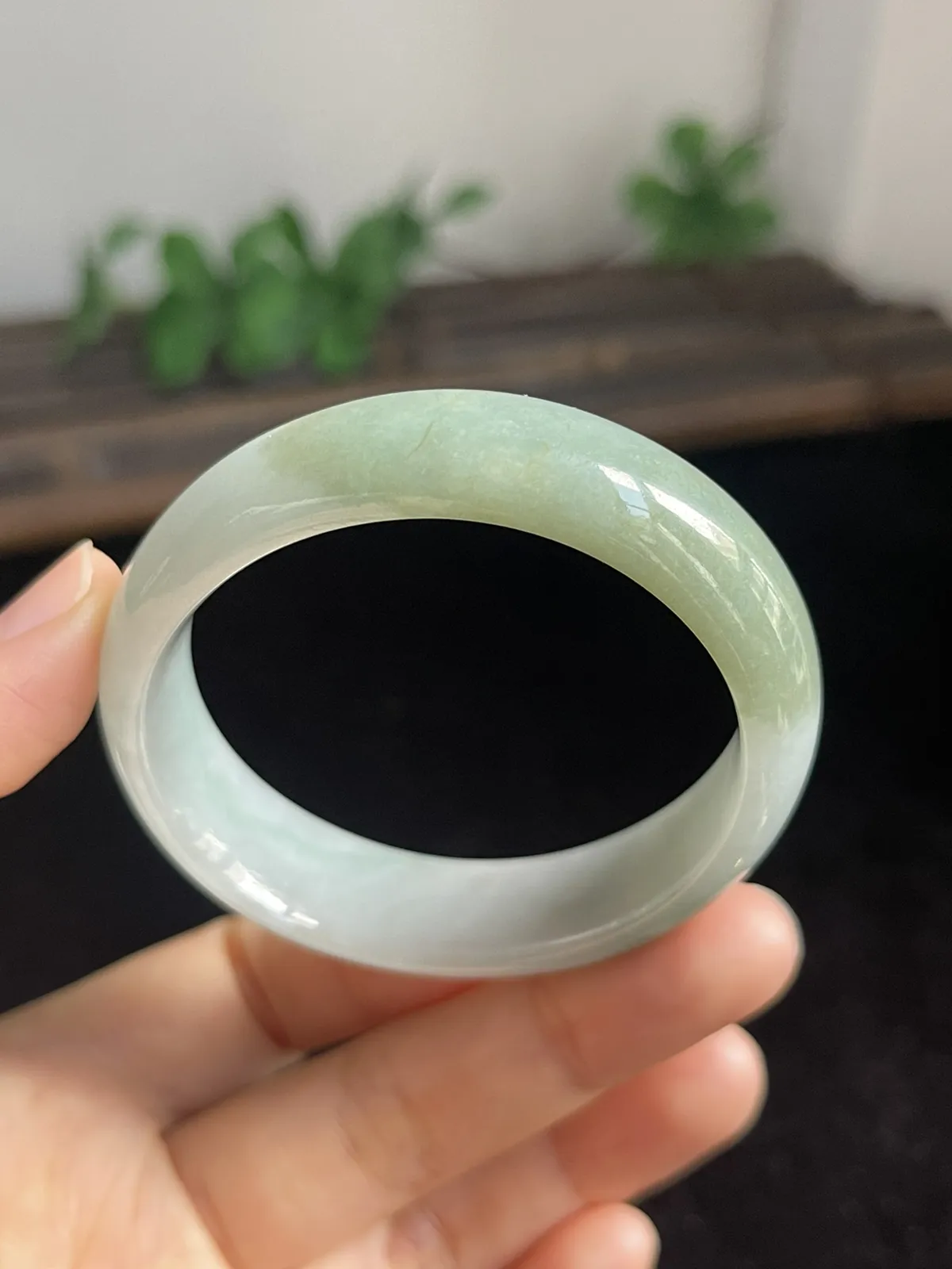 贵妃镯54.6圈口，翡翠手镯