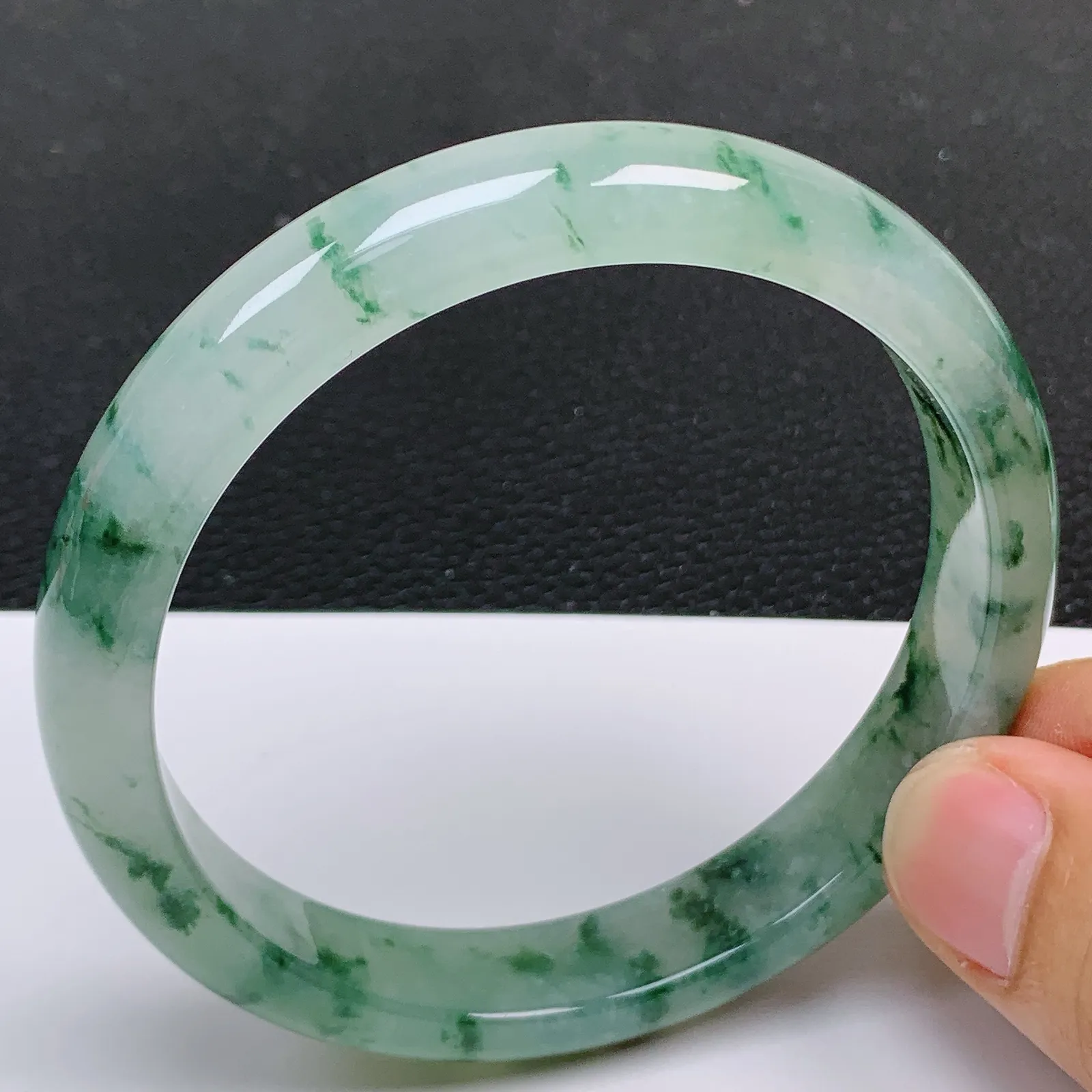 62～63大圈口 天然翡翠老坑冰润飘花正圈手镯 尺寸62.2.*12.2*7.8