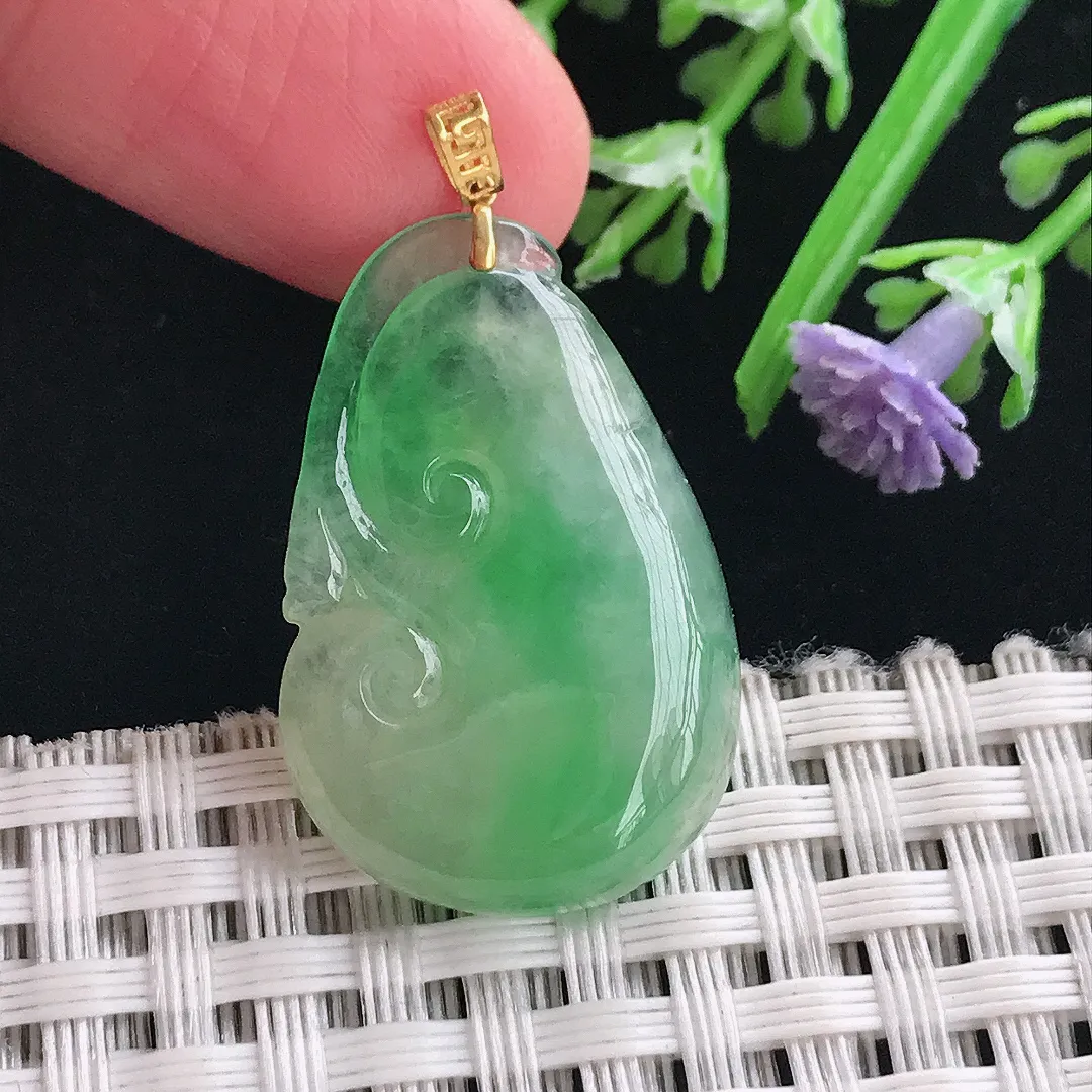 实拍A货翡翠28.5/19/5.3老坑18k金镶嵌冰阳绿如意吊坠翡翠挂件