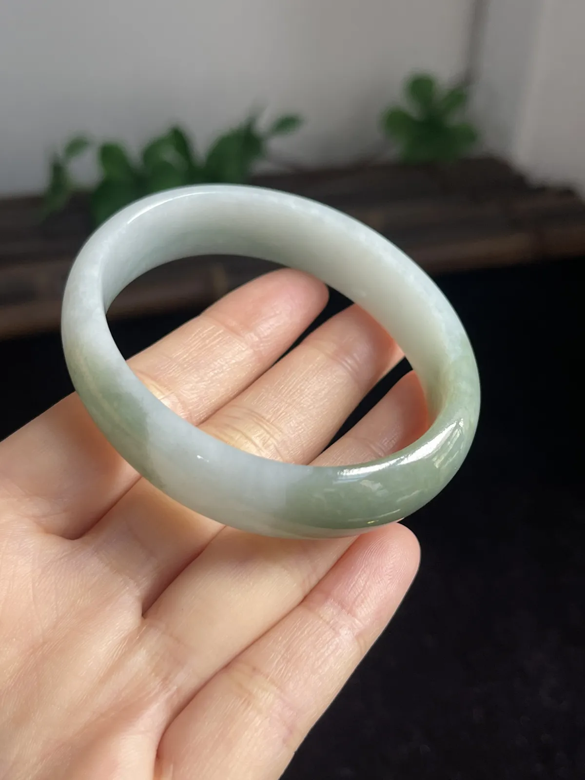 贵妃镯54.6圈口，翡翠手镯