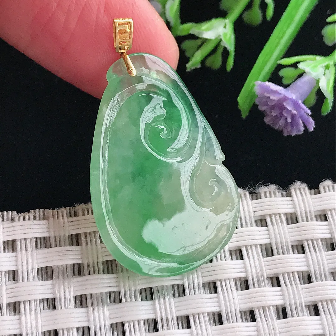 实拍A货翡翠28.5/19/5.3老坑18k金镶嵌冰阳绿如意吊坠翡翠挂件