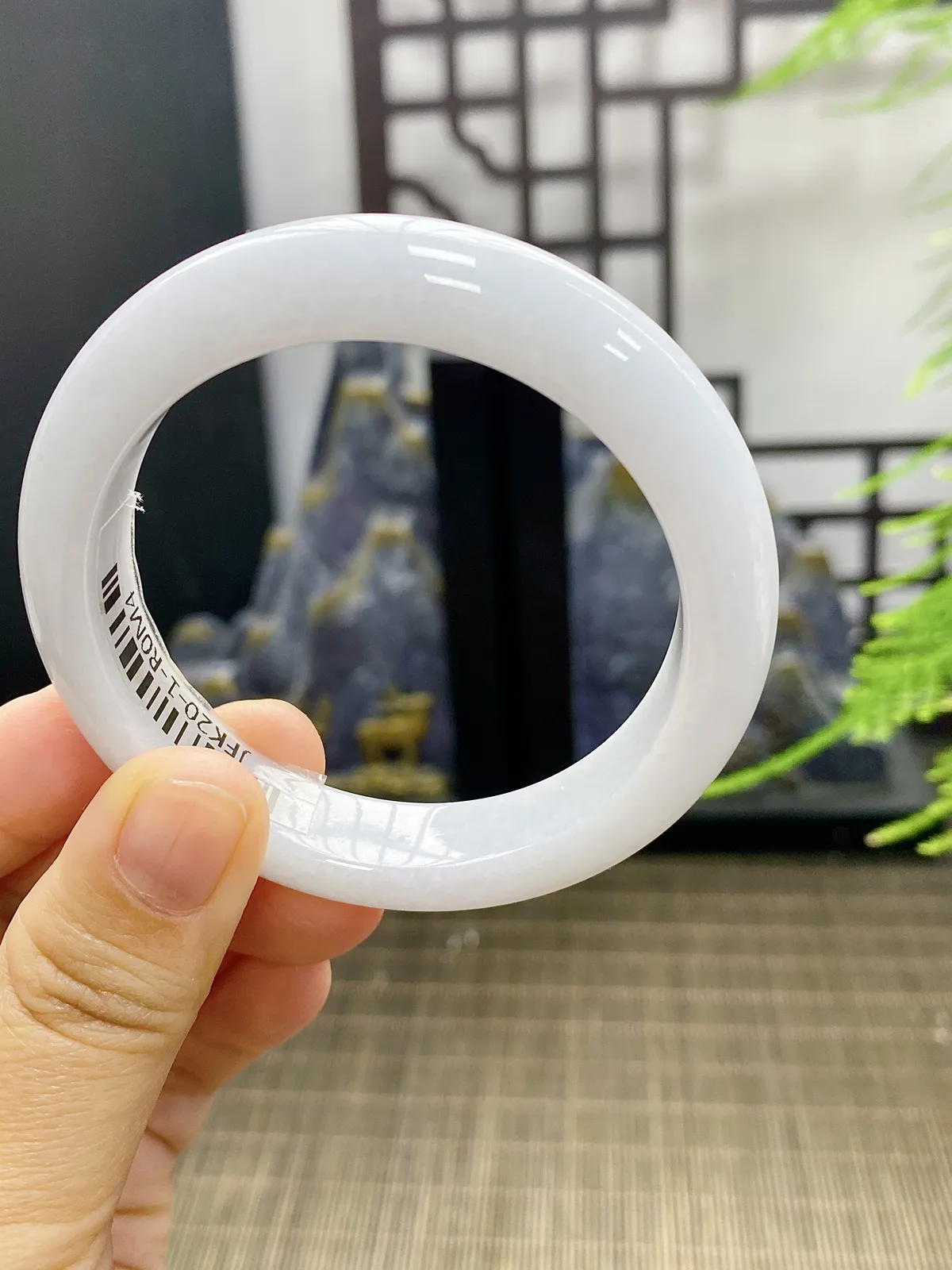 【超低价放大漏】50-52圈白月光手镯玉质细腻种水，无纹无裂。尺寸52-8-12mm