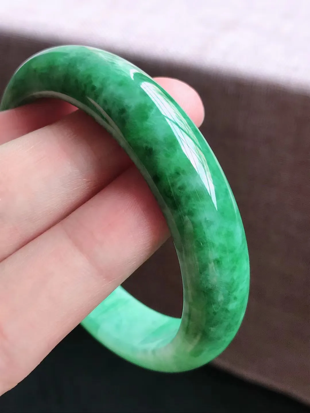圈口55～56 天然翡翠老坑冰润满绿色正圈手镯 尺寸55.5*13.5*8.2mm
