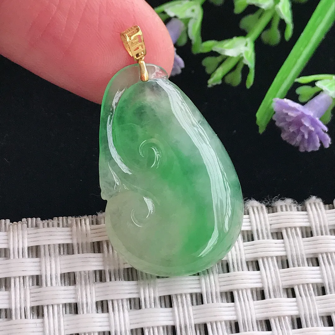 实拍A货翡翠28.5/19/5.3老坑18k金镶嵌冰阳绿如意吊坠翡翠挂件
