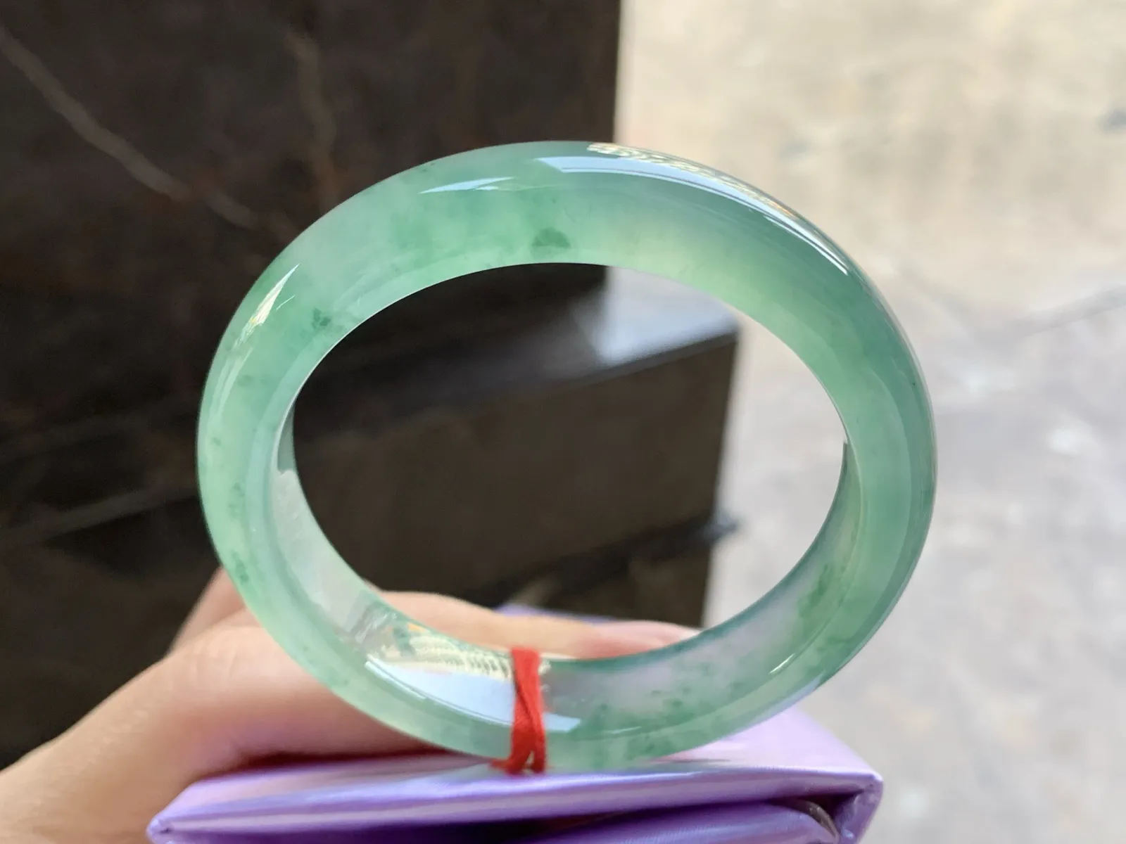 55-12.5-8.6

冰绿手镯^_^透亮 鲜艳鲜艳 实物浓郁