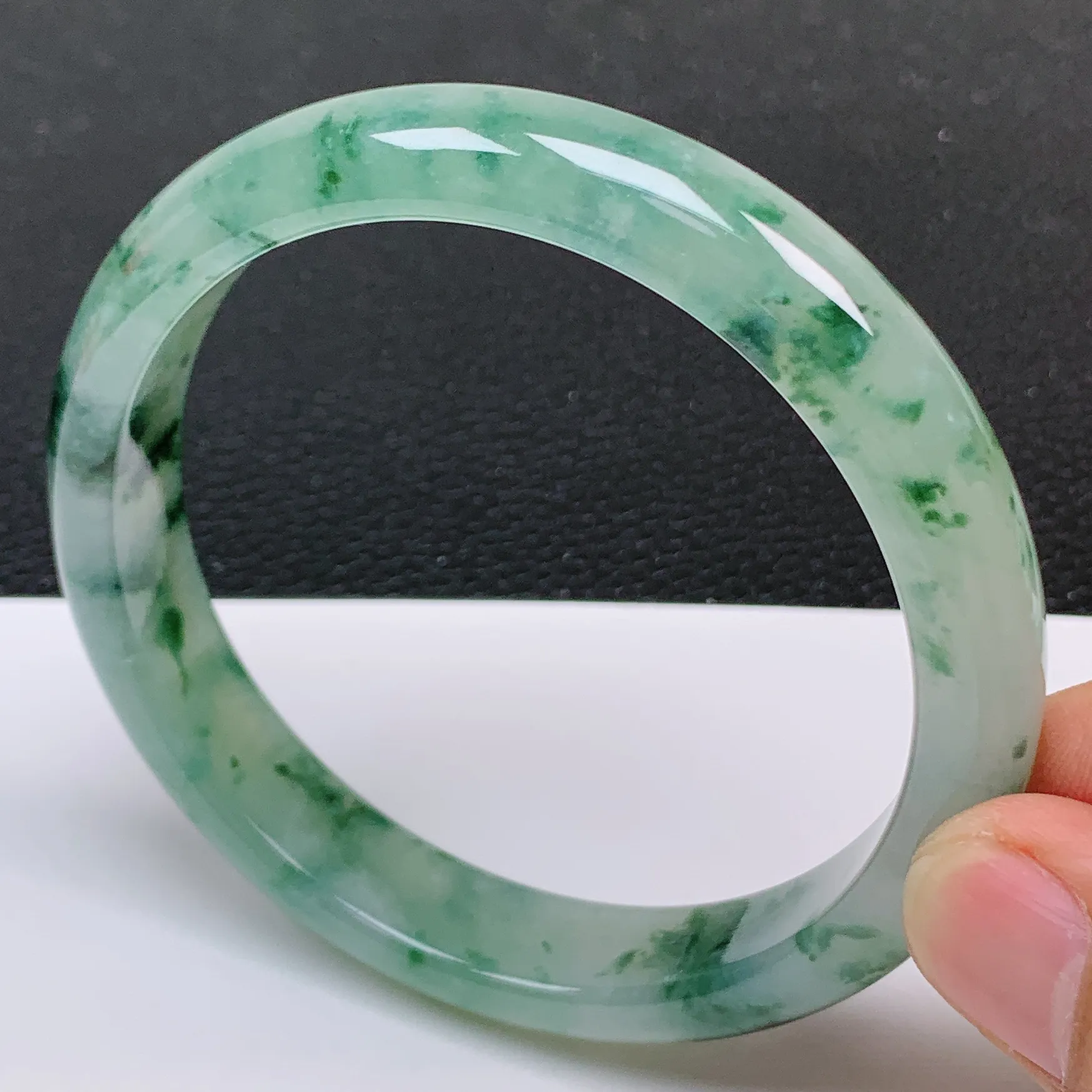 62～63大圈口 天然翡翠老坑冰润飘花正圈手镯 尺寸62.2.*12.2*7.8