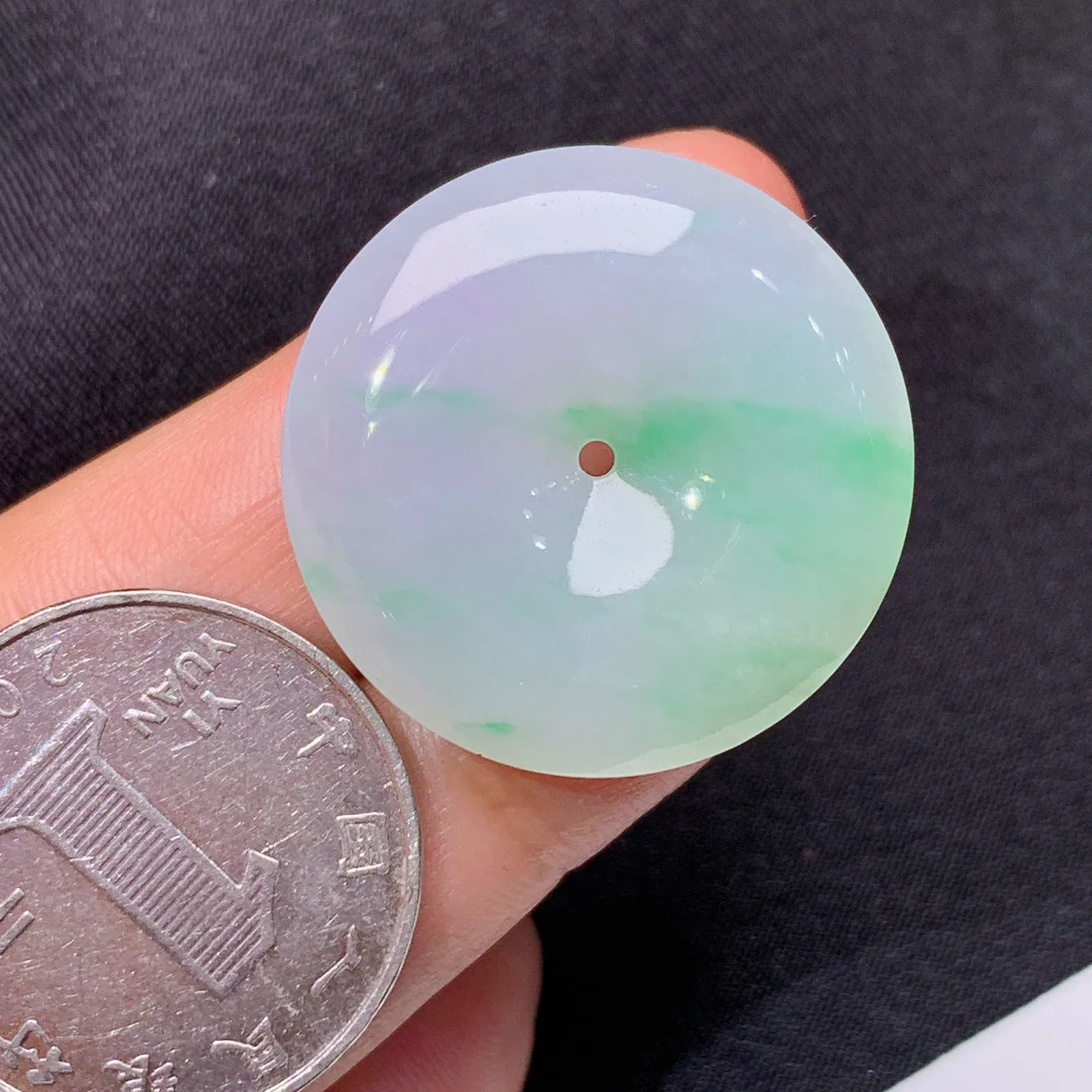 冰飘绿平安扣，冰冰润润，玉质细腻，种水足，001 尺寸28.2*5.6