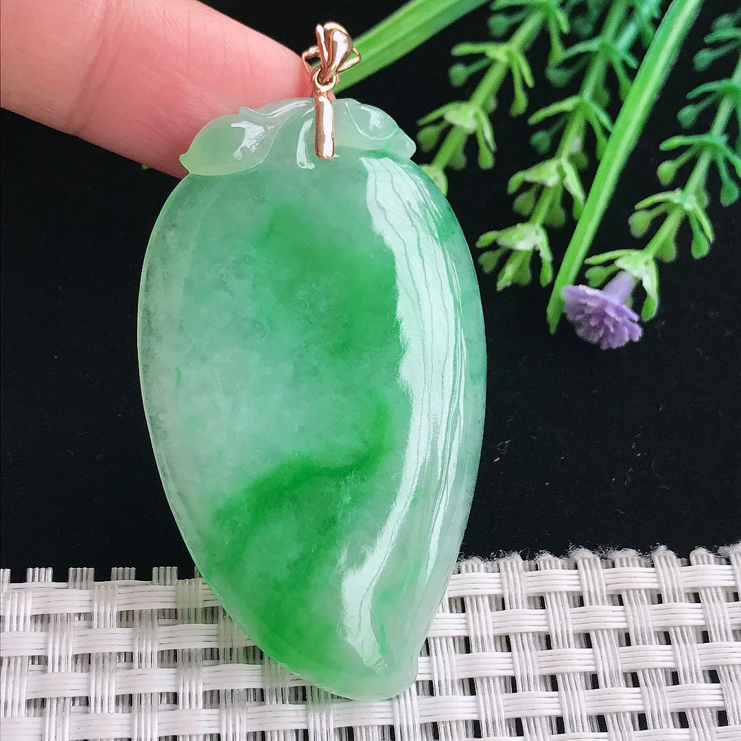 实拍A货翡翠58/34.7/5.5老坑18k金镶嵌冰润飘阳绿寿桃吊坠翡翠桃子挂件