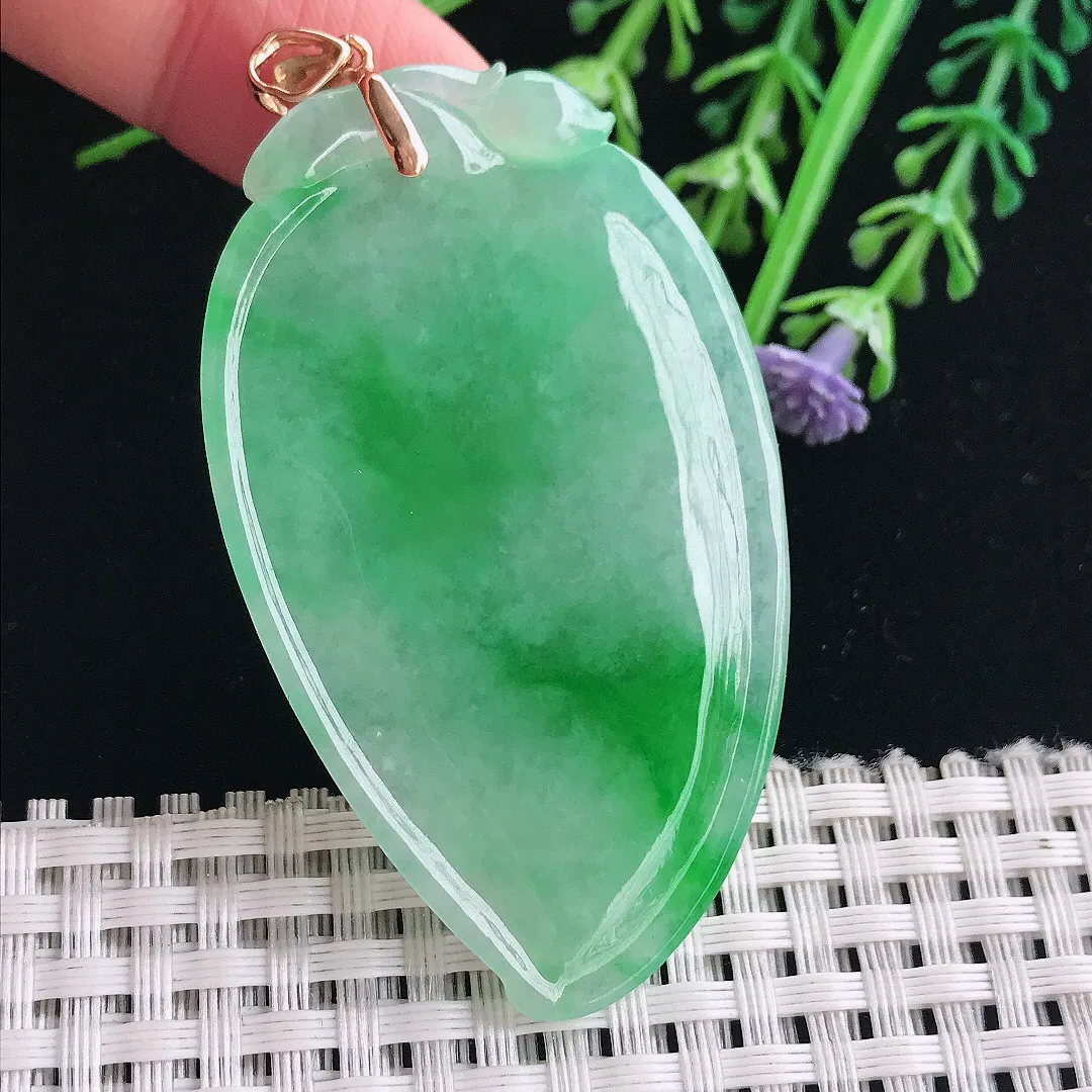 实拍A货翡翠58/34.7/5.5老坑18k金镶嵌冰润飘阳绿寿桃吊坠翡翠桃子挂件